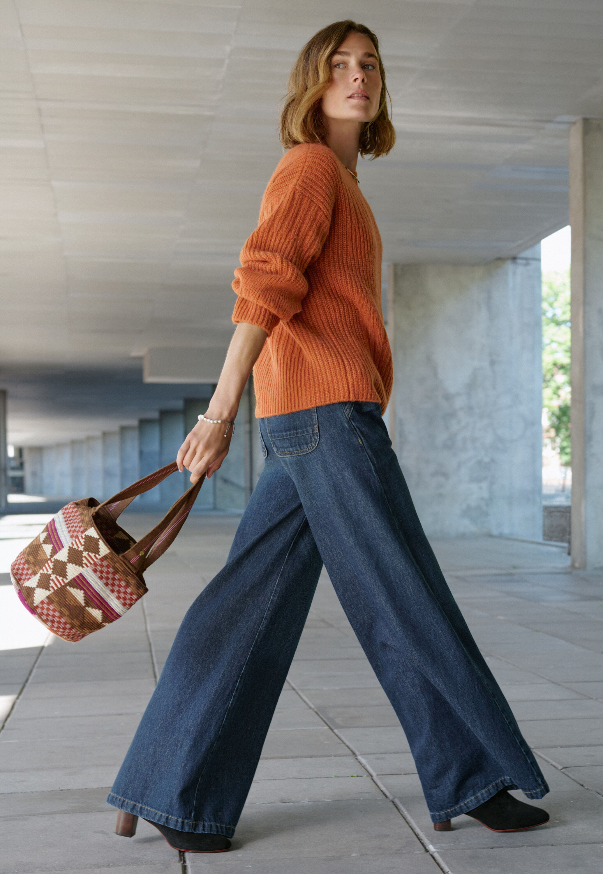 Jeans mit weitem Schlag, Dunkles Ozeanblau, large