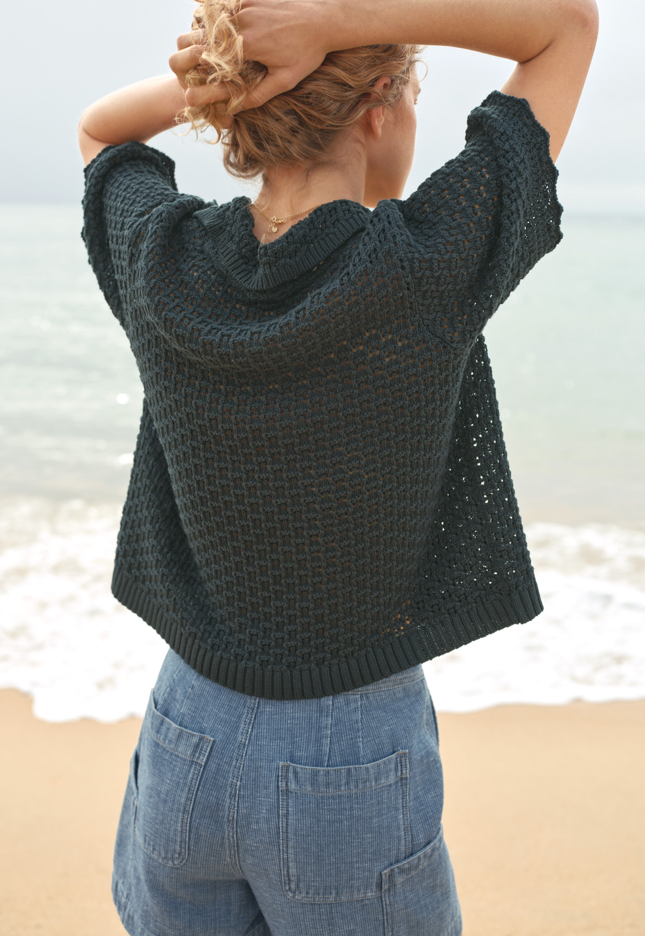 Vorne gebundener Pullover