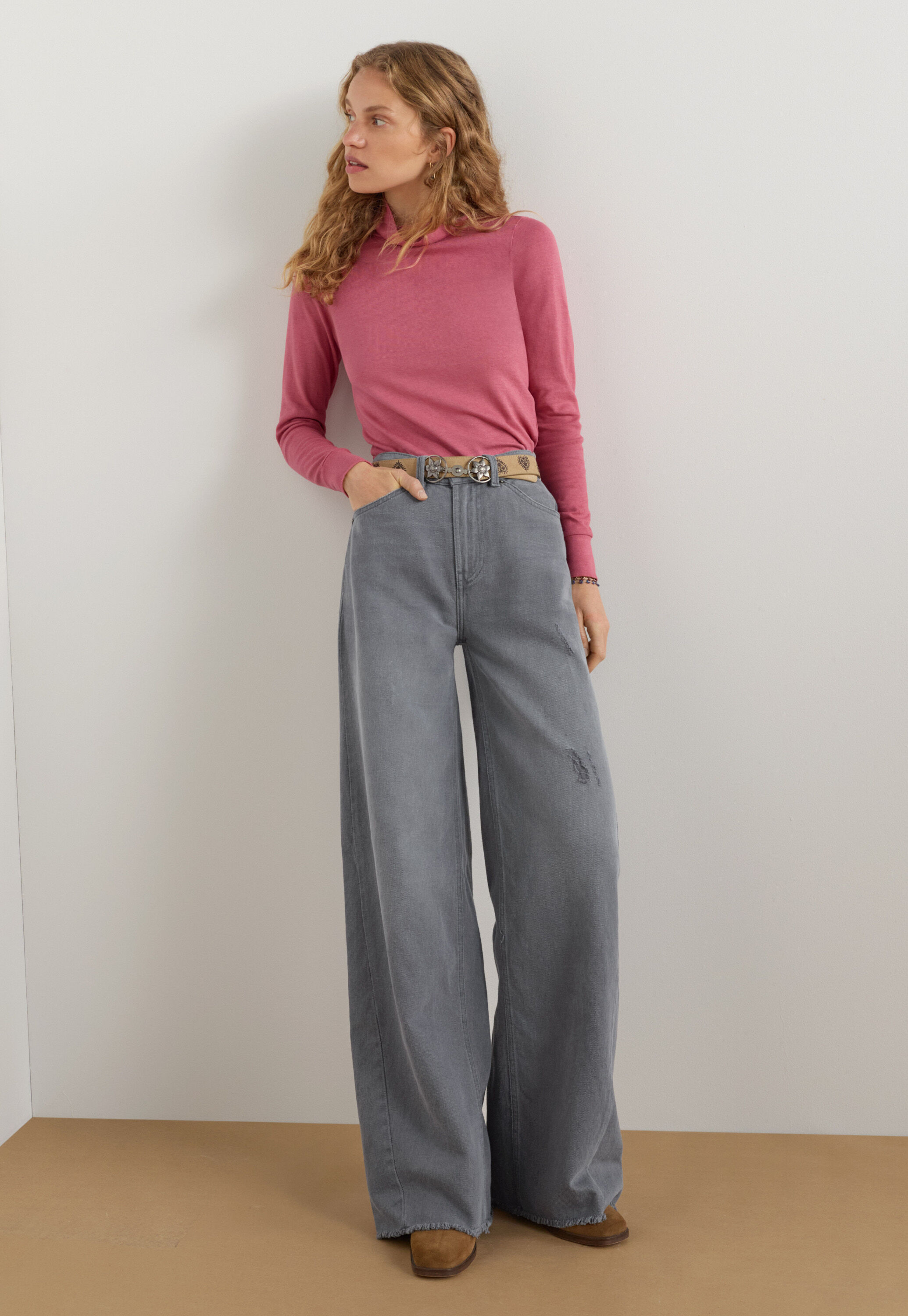 Mittelhoch taillierte Jeans mit weitem Bein
