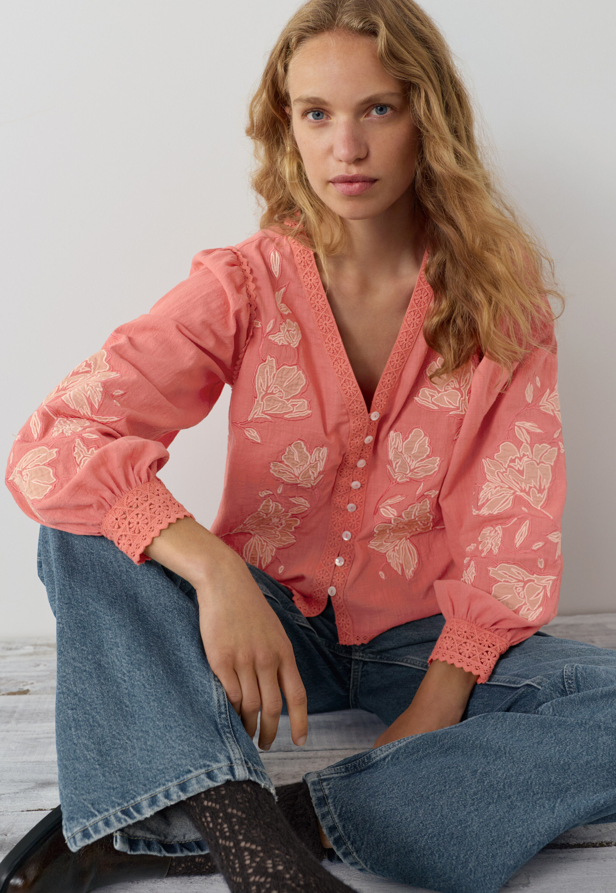 Bluse mit Applikationen, Koralle/Rouge, large