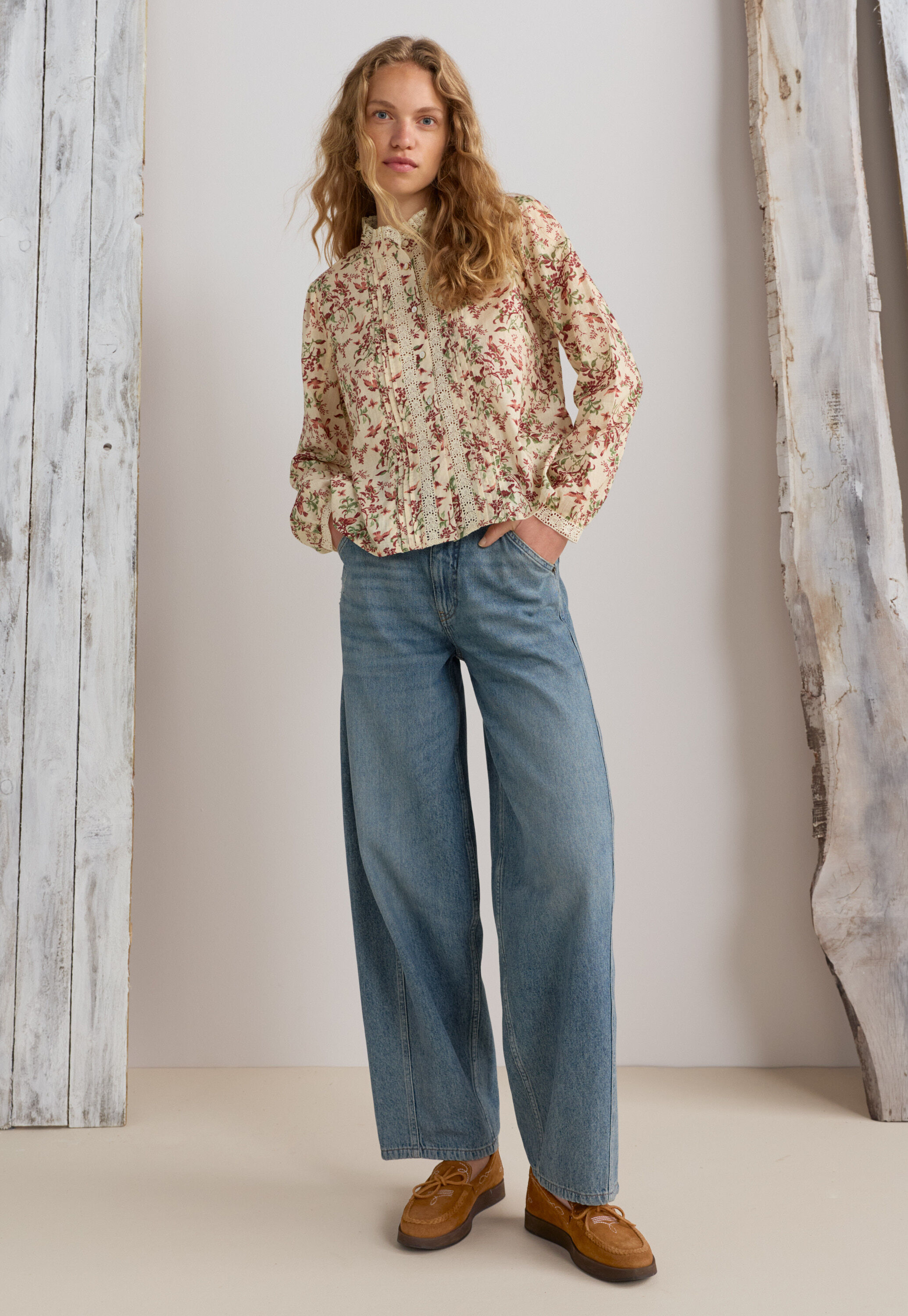 Print-Bluse mit Spitzendetail, Ecru/Burgunder, large