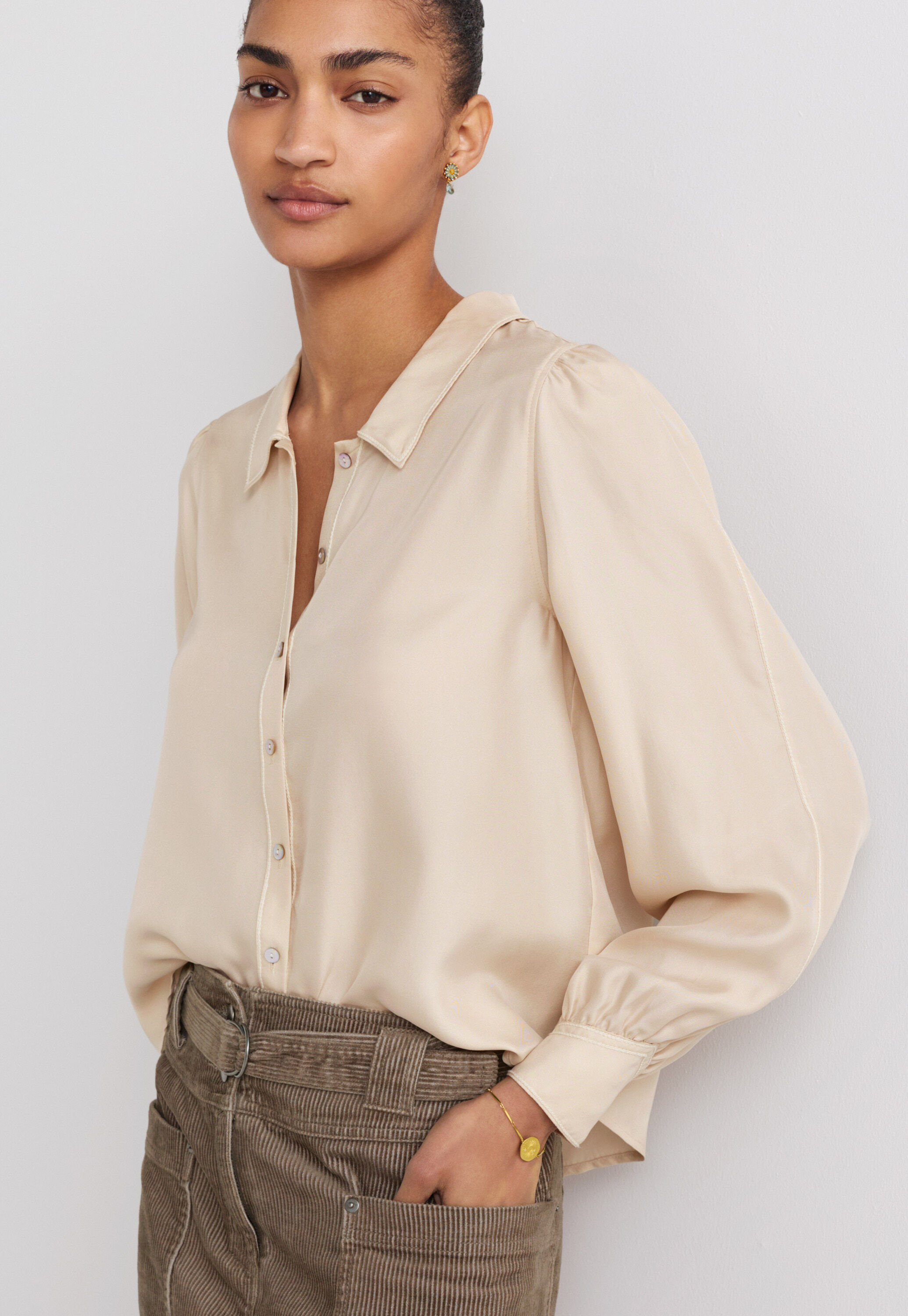 Bluse mit Ziern&auml;hten