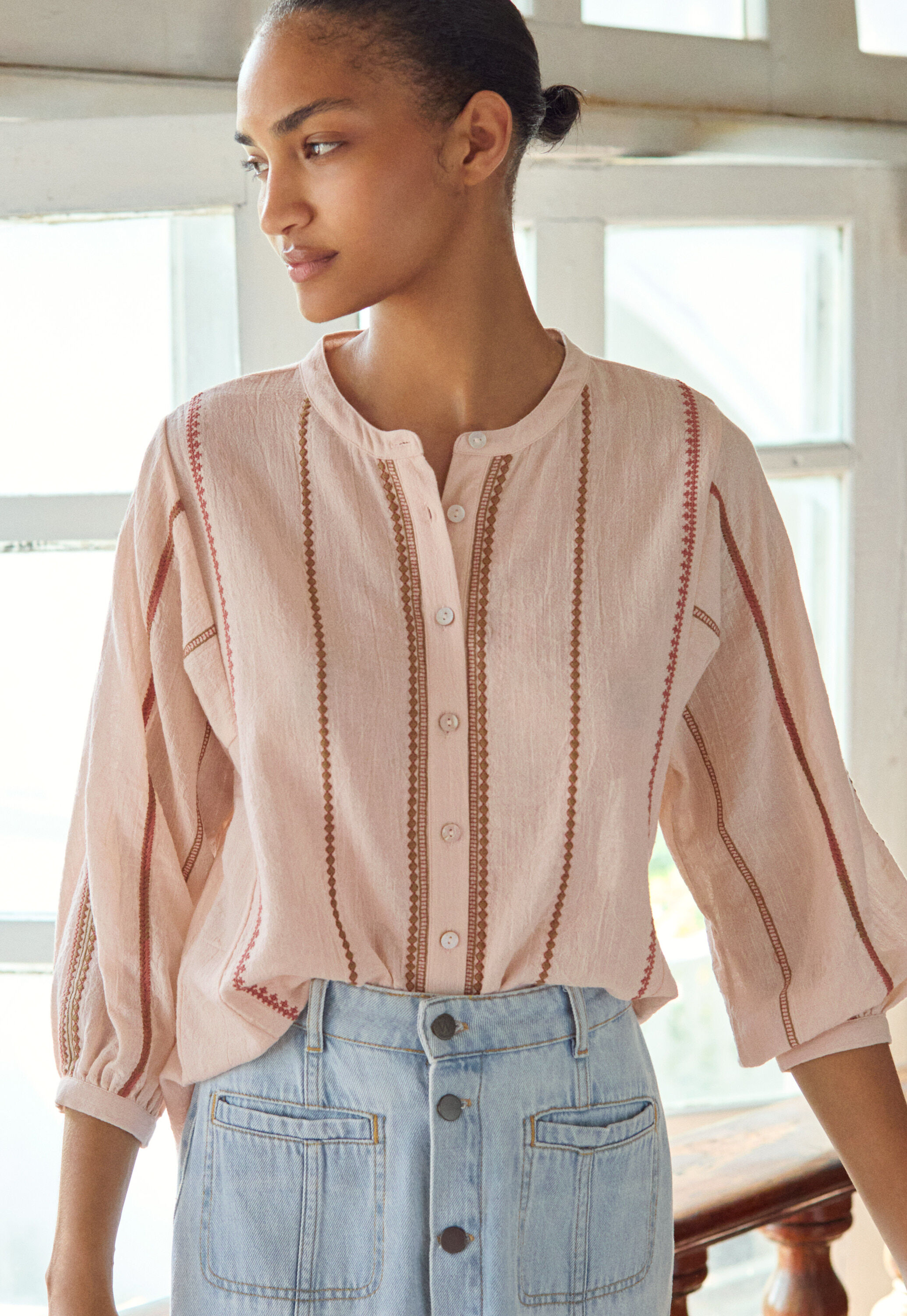 Locker sitzende Bluse