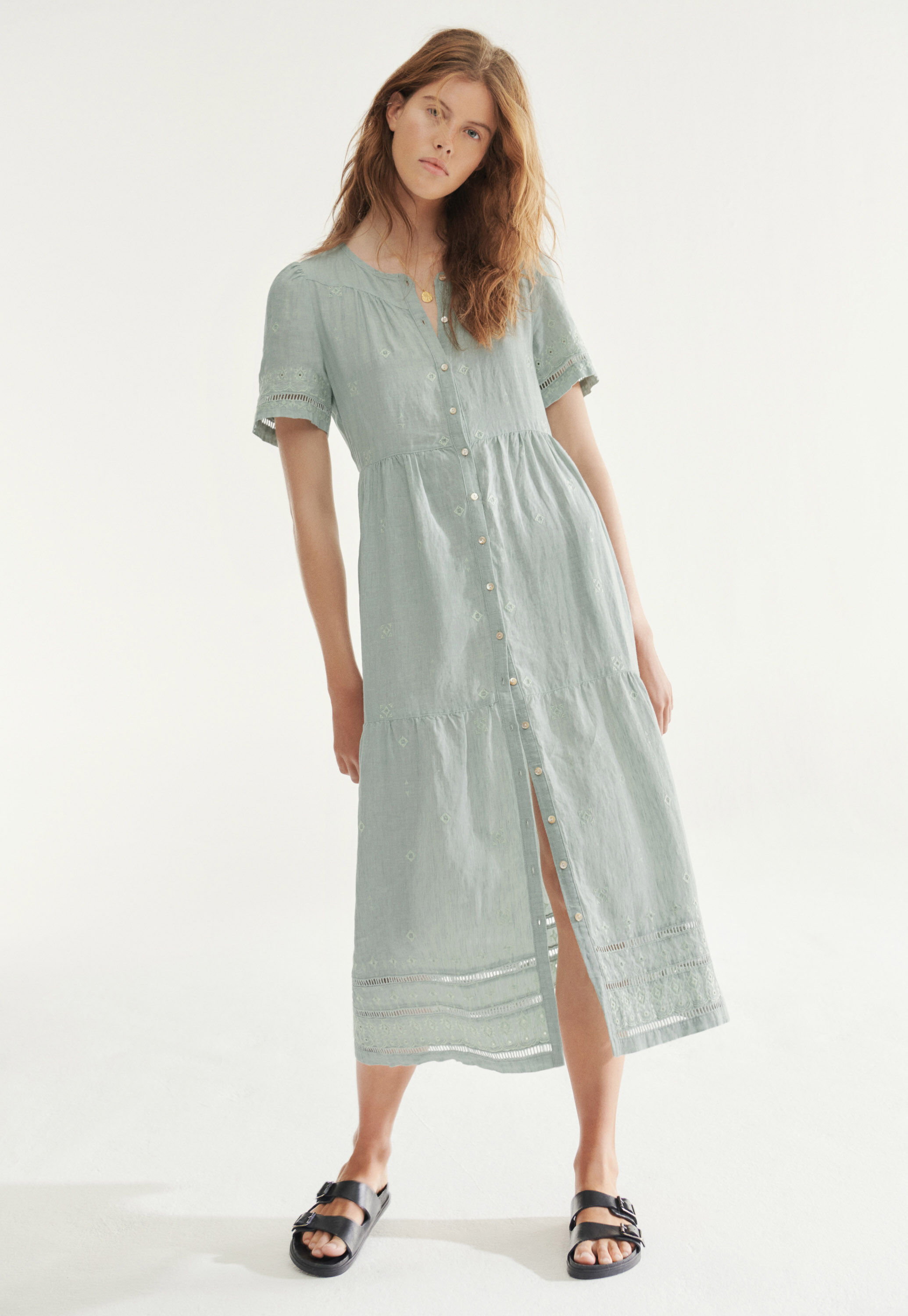 Besticktes Kleid