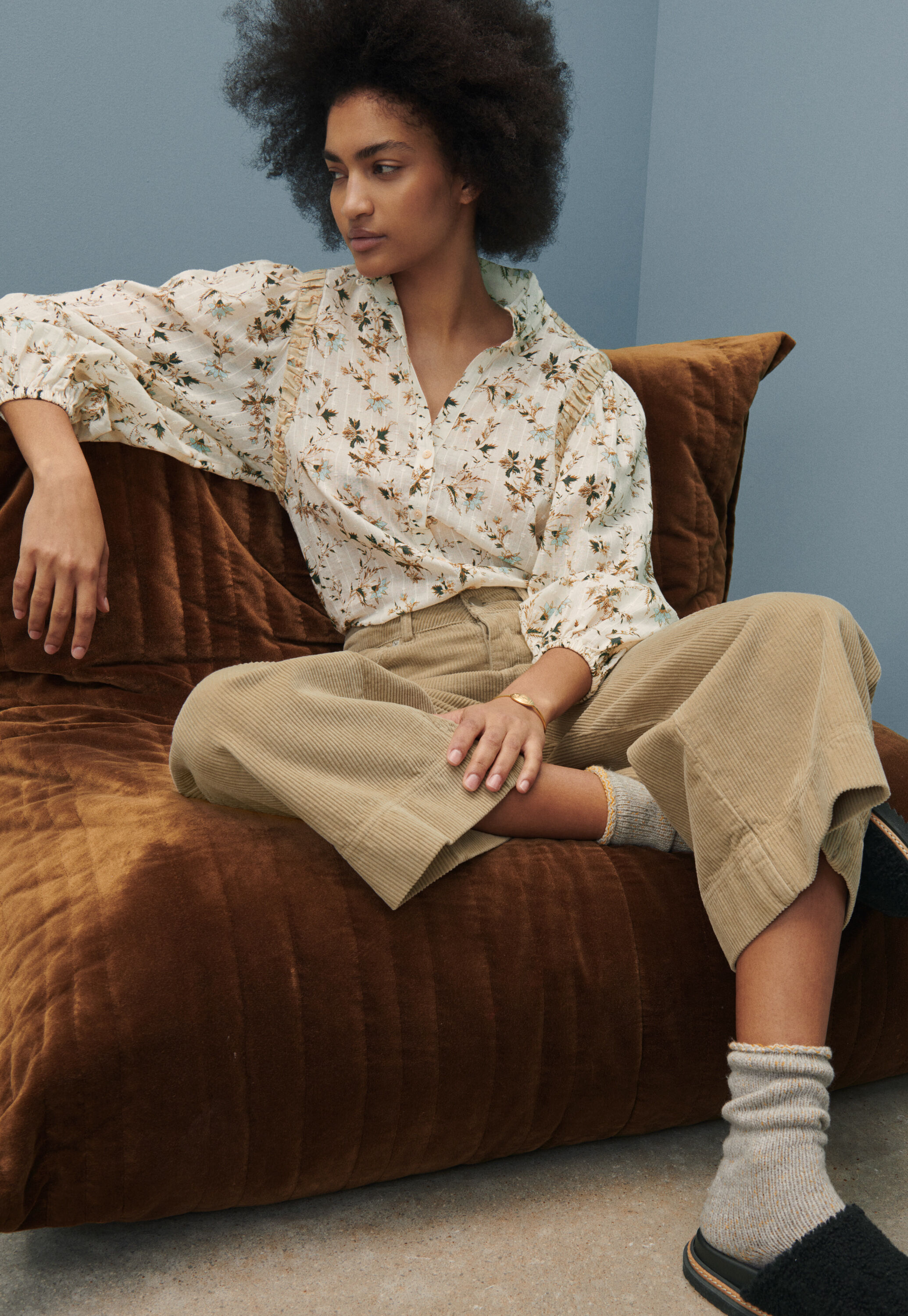 Bedruckte Bluse mit hohem Halsausschnitt, Goldenes Elfenbein, large