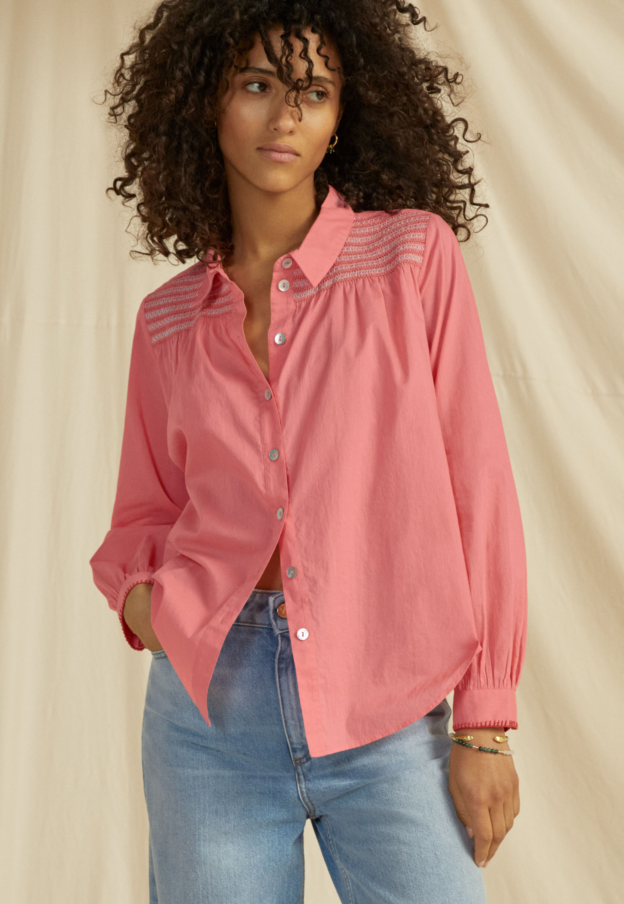 Bluse mit Kr&auml;useldetail