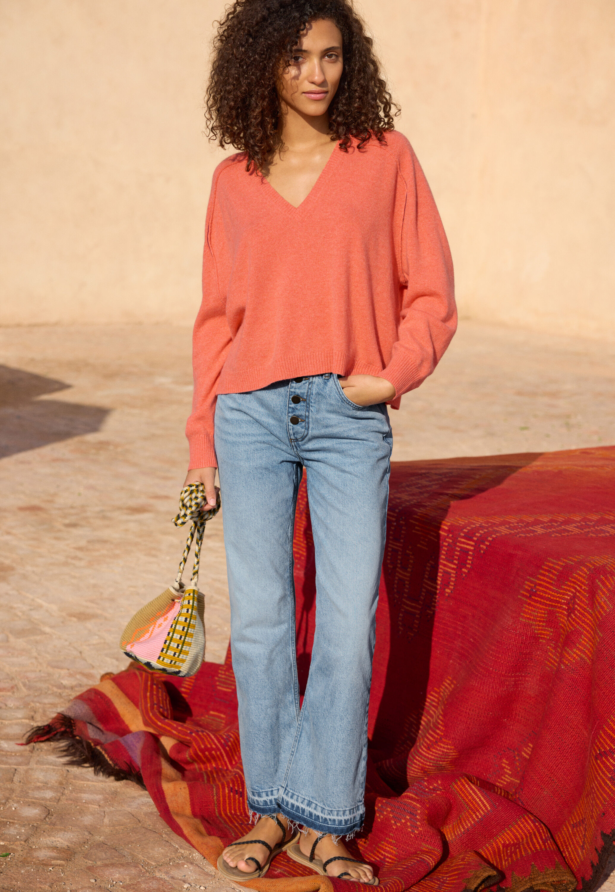 Jeans mit ausgelassenem Saum