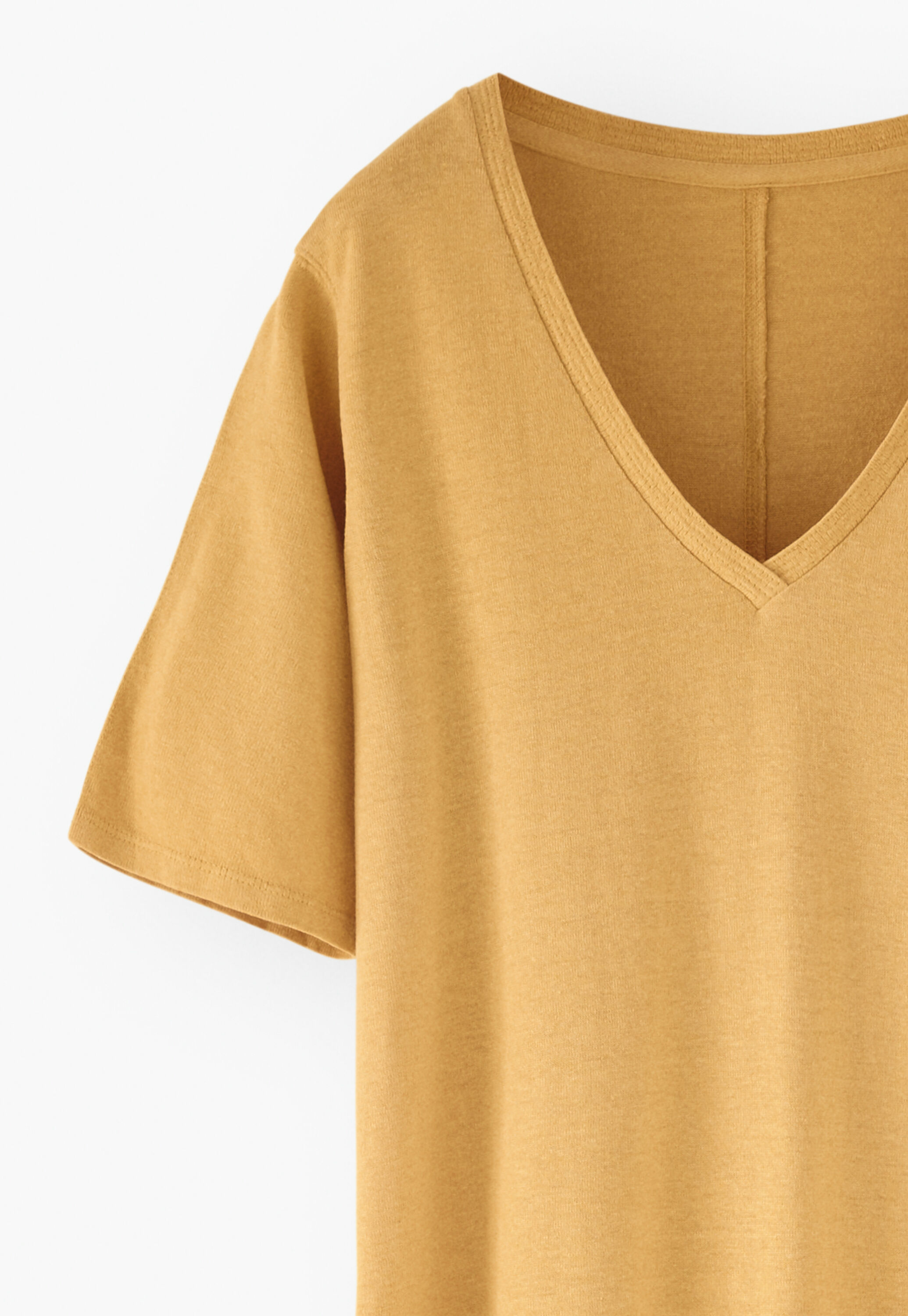 Kleid mit V-Ausschnitt