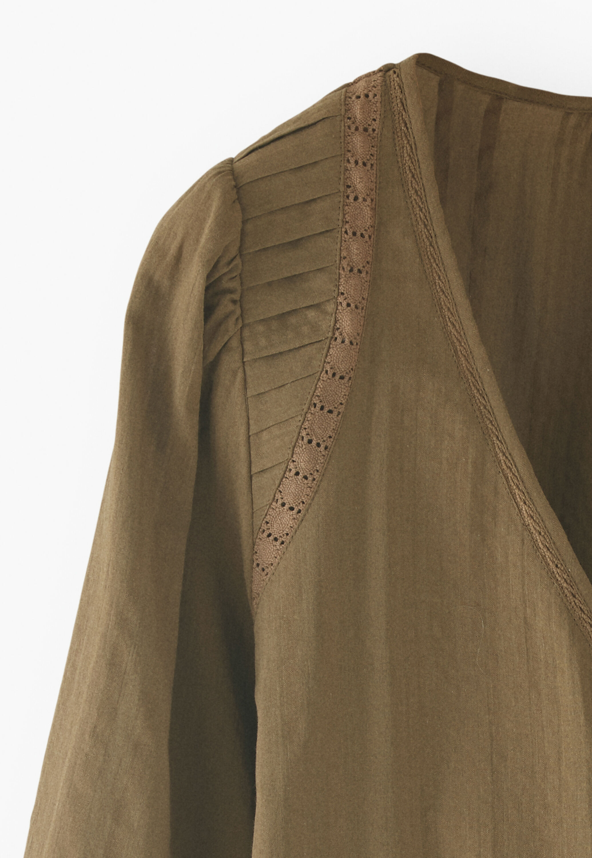 K&uuml;rzer geschnittene Bluse