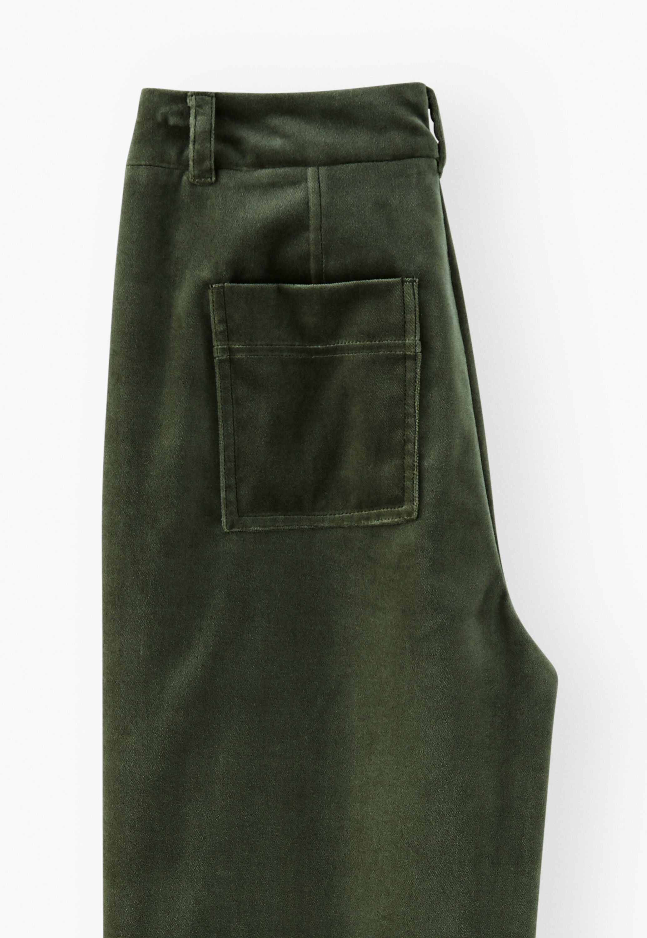 Samthose mit weitem Bein