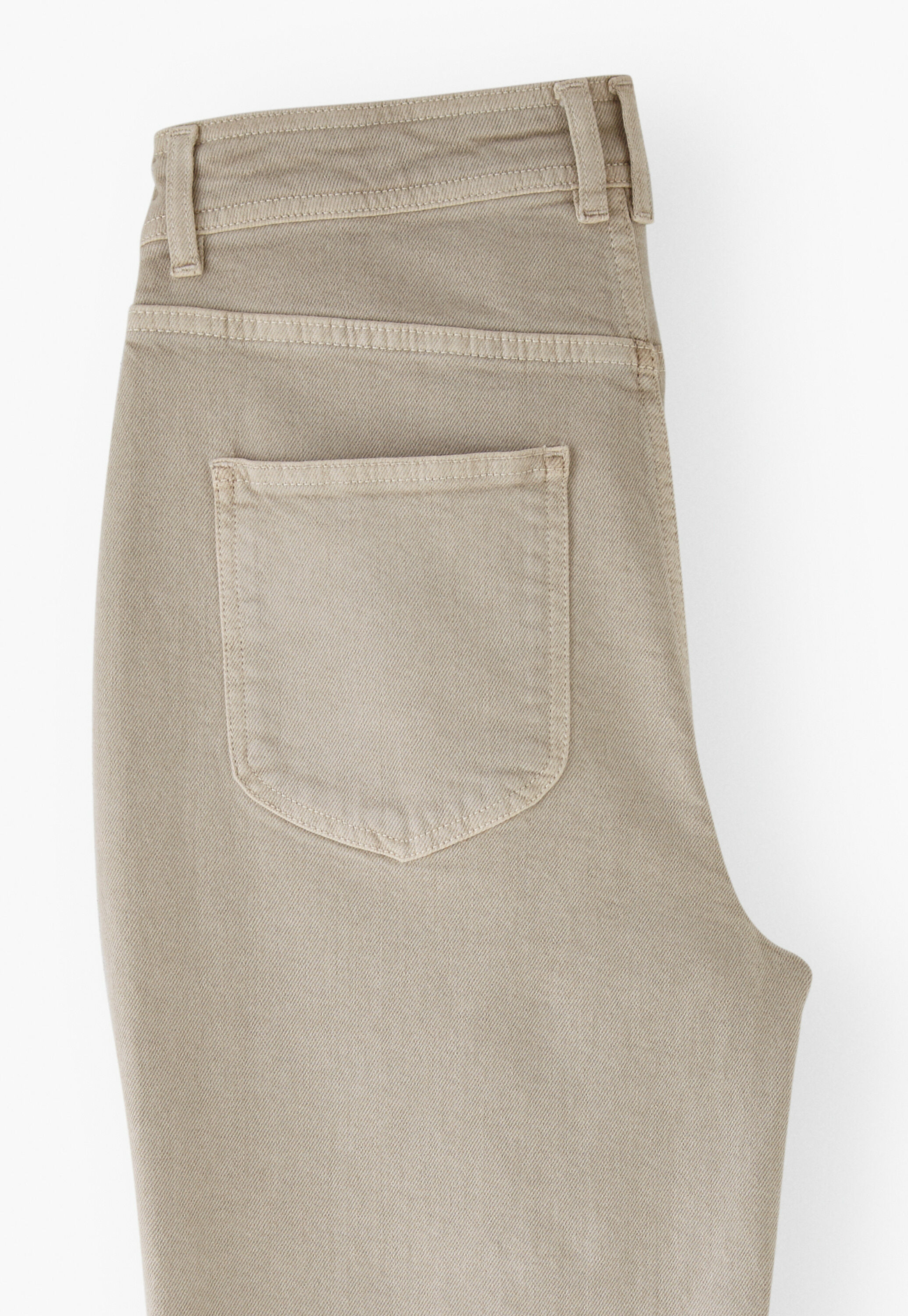 Jeans mit geradem Bein und ausgelassenem Saum