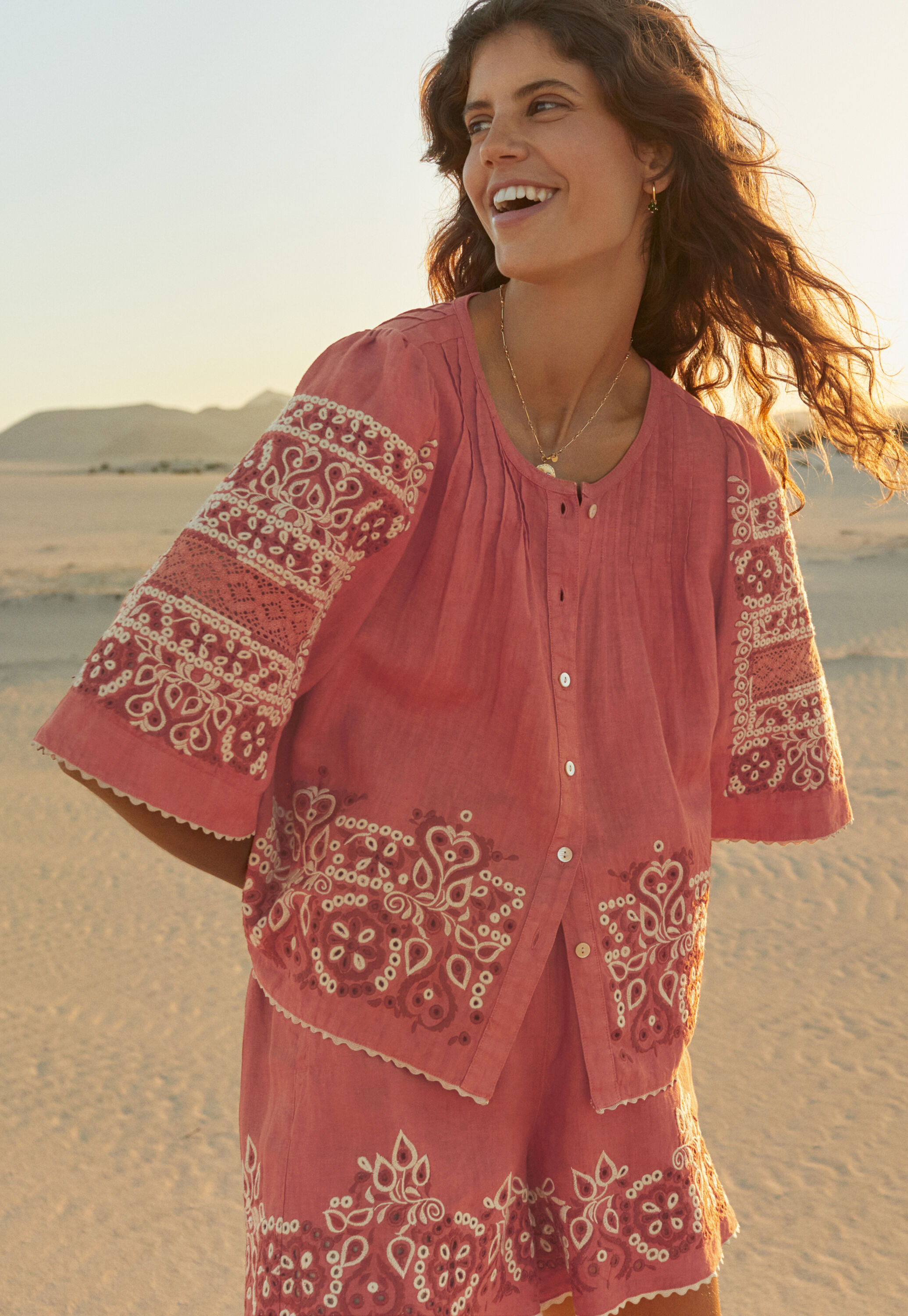 Broderie-Bluse