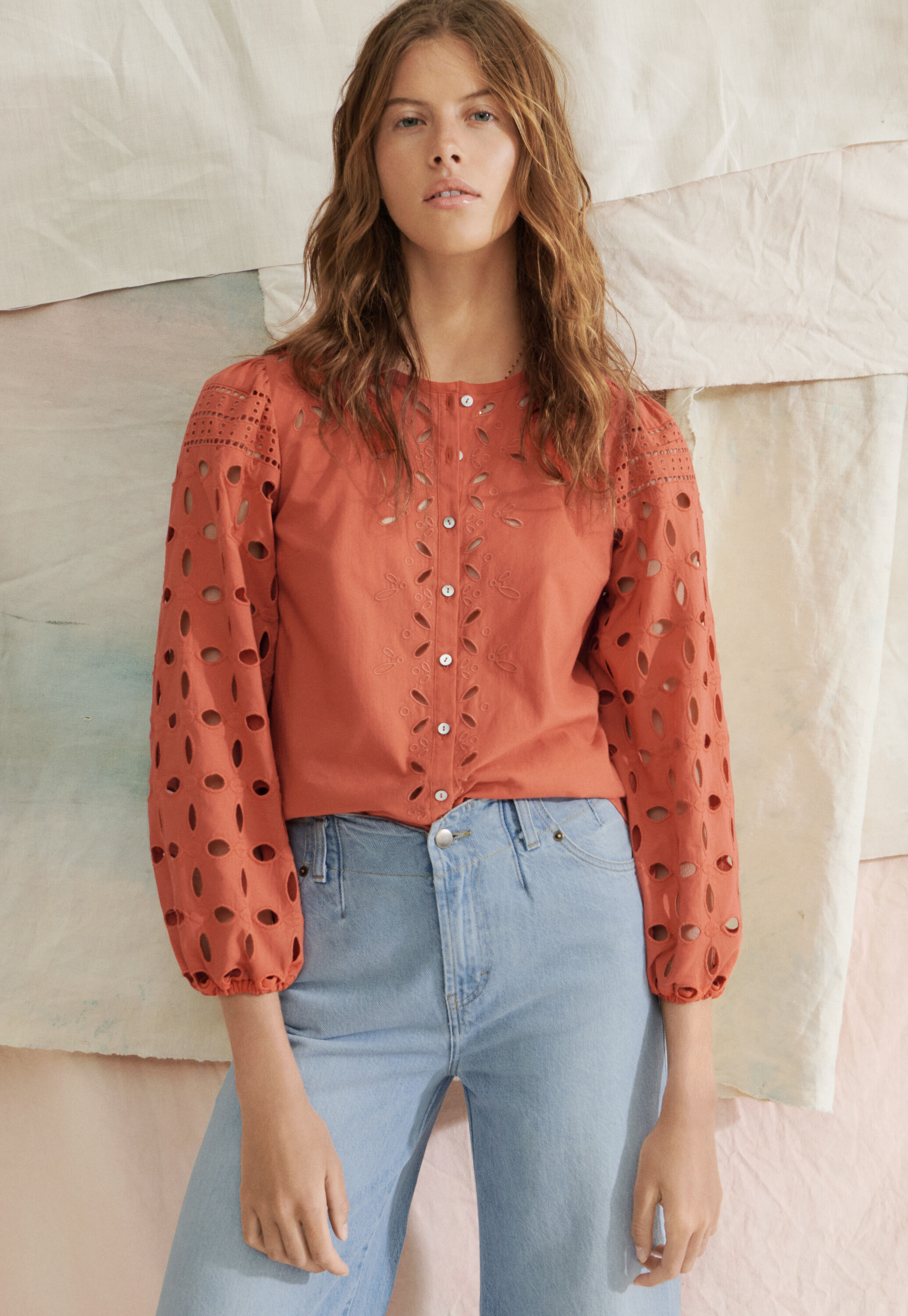 Bluse mit Lochstickerei und Cutwork