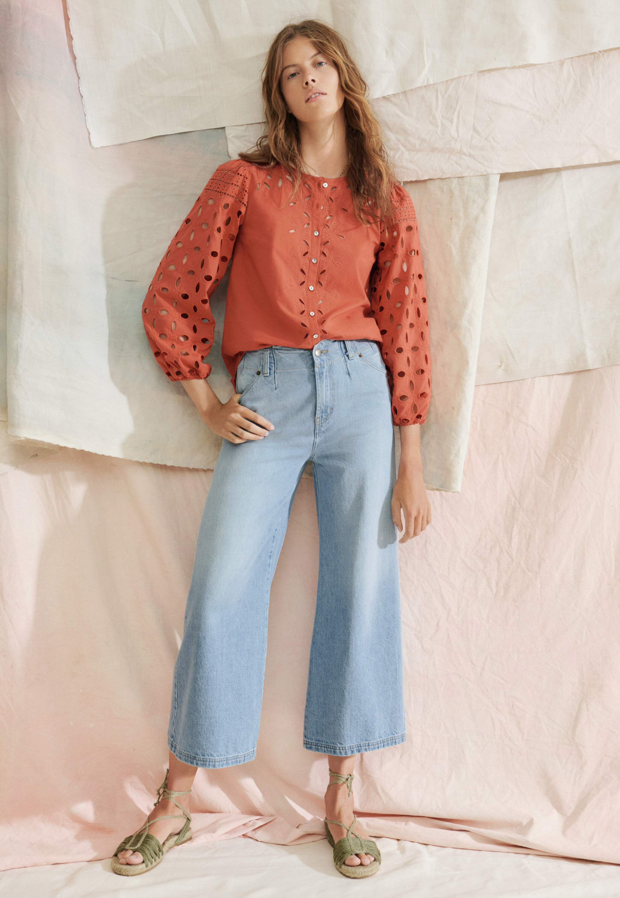 Bluse mit Lochstickerei und Cutwork