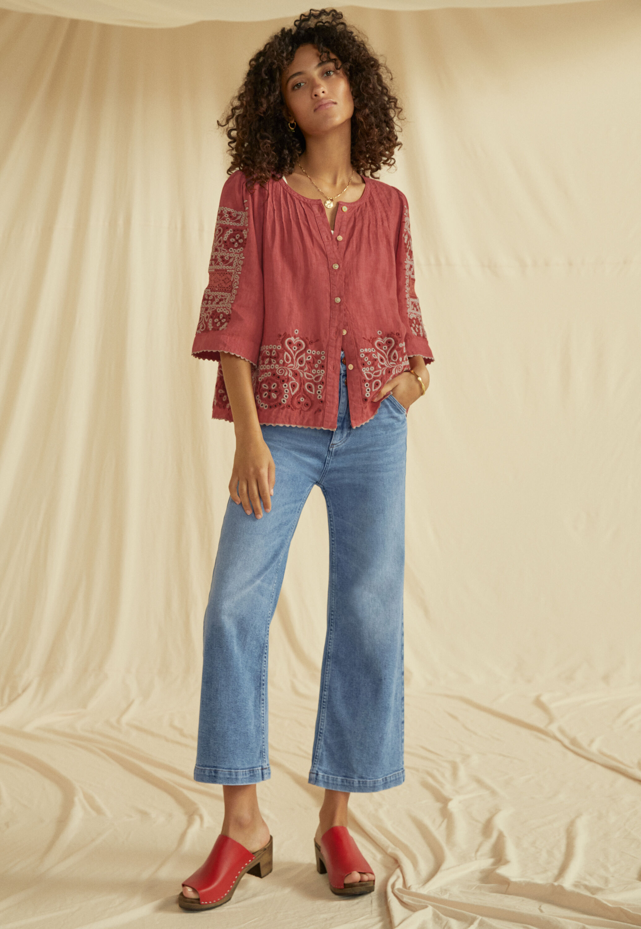 Broderie-Bluse