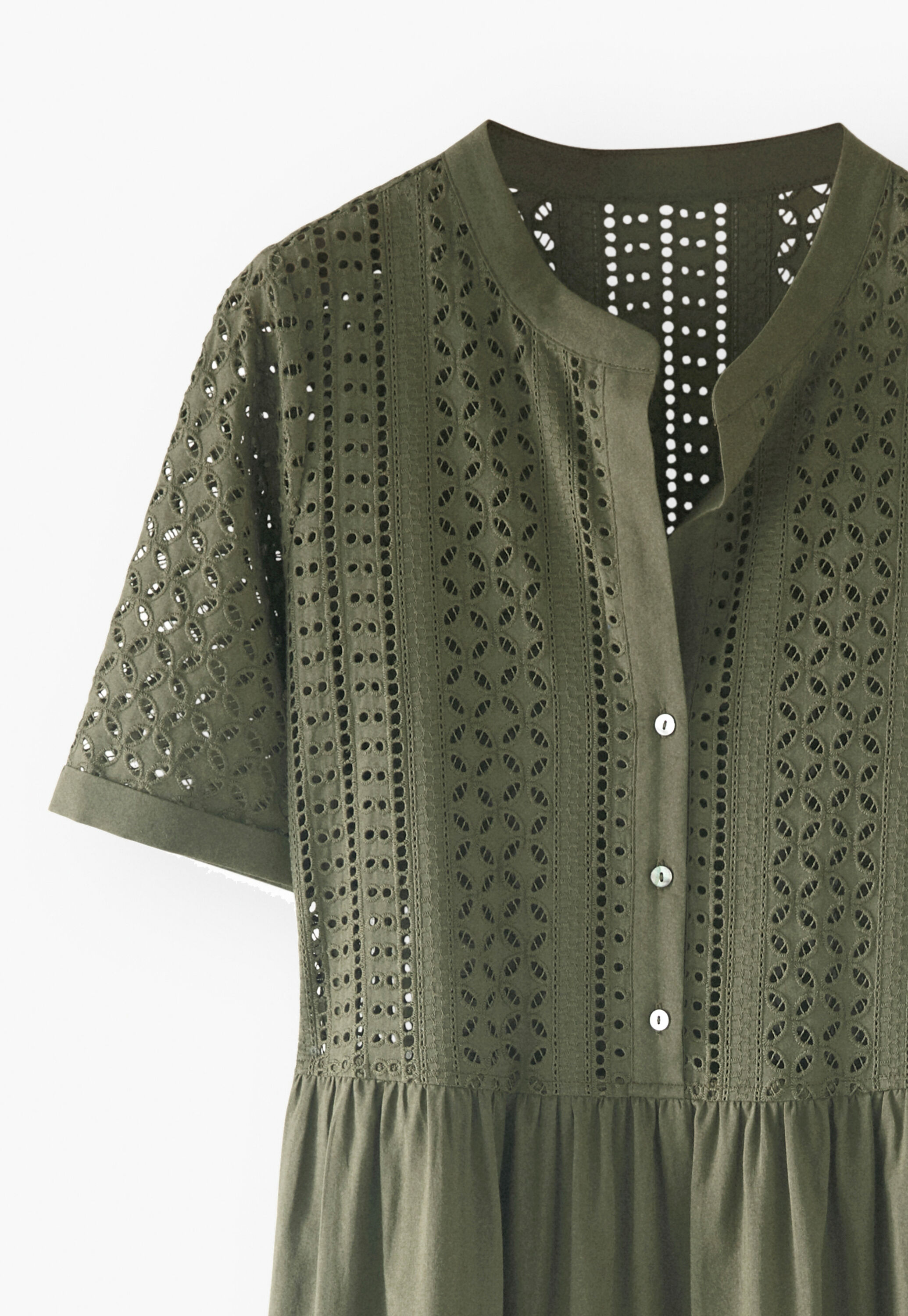 Langes Kleid mit Lochstickerei