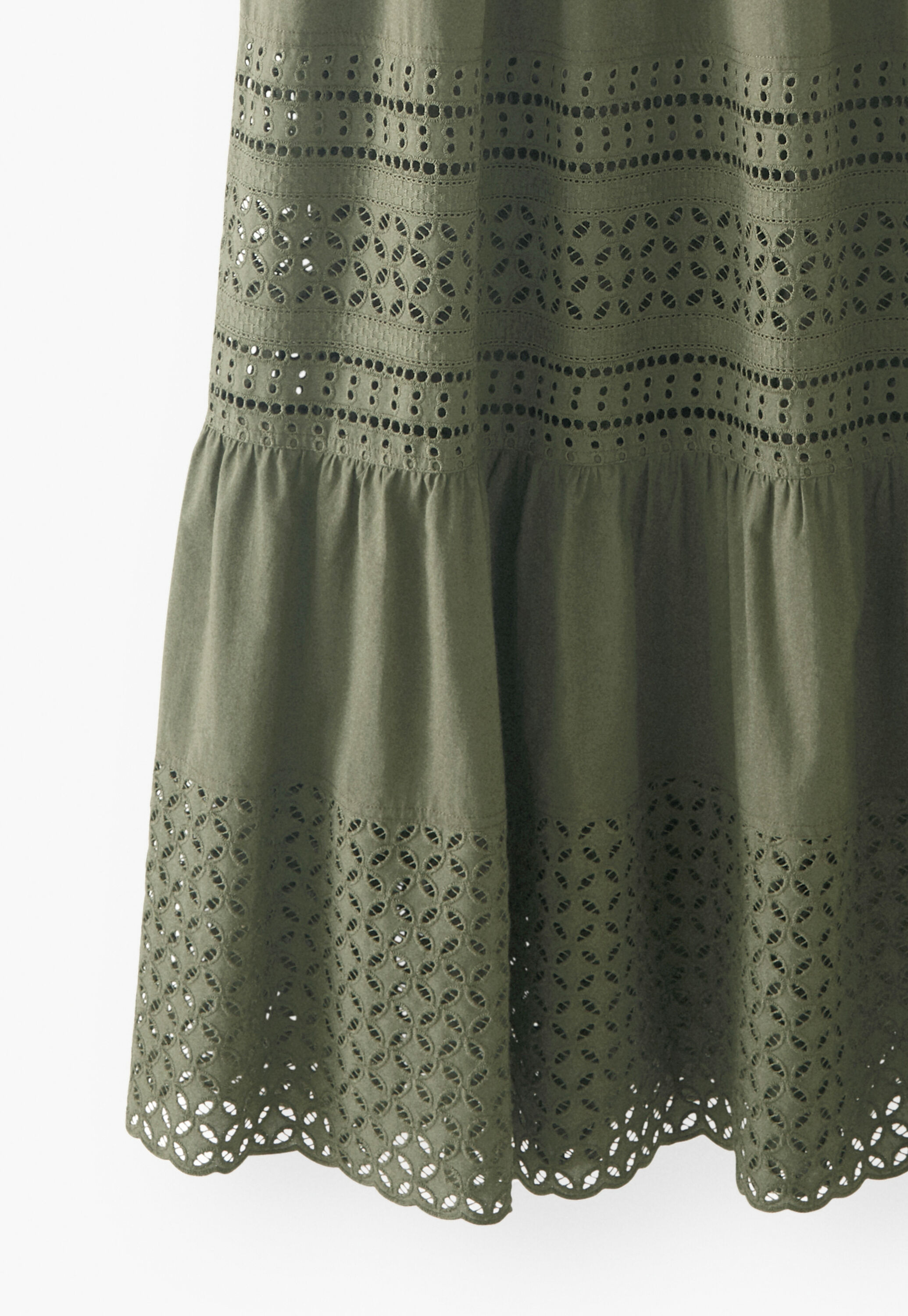 Langes Kleid mit Lochstickerei