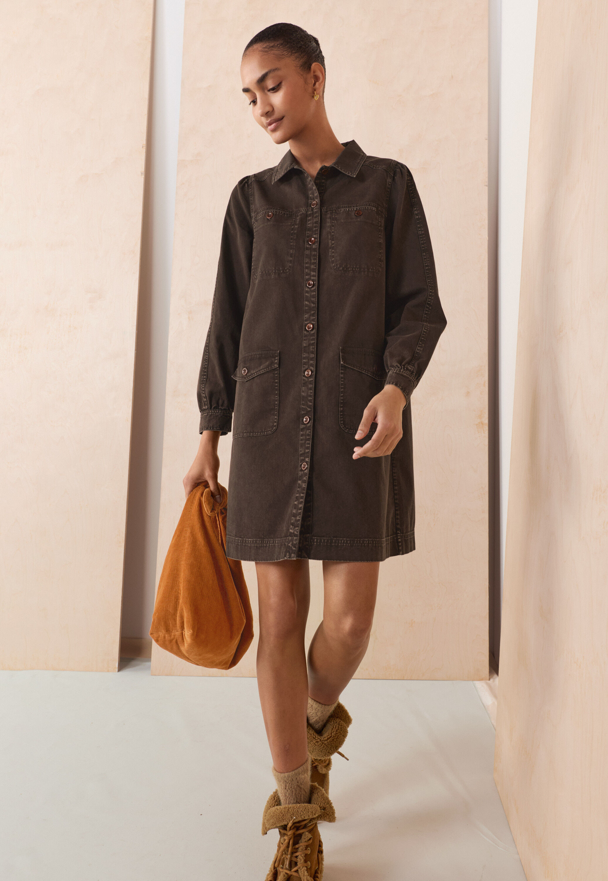 St&uuml;ckgef&auml;rbtes Kleid, Dunkle Schokolade, large
