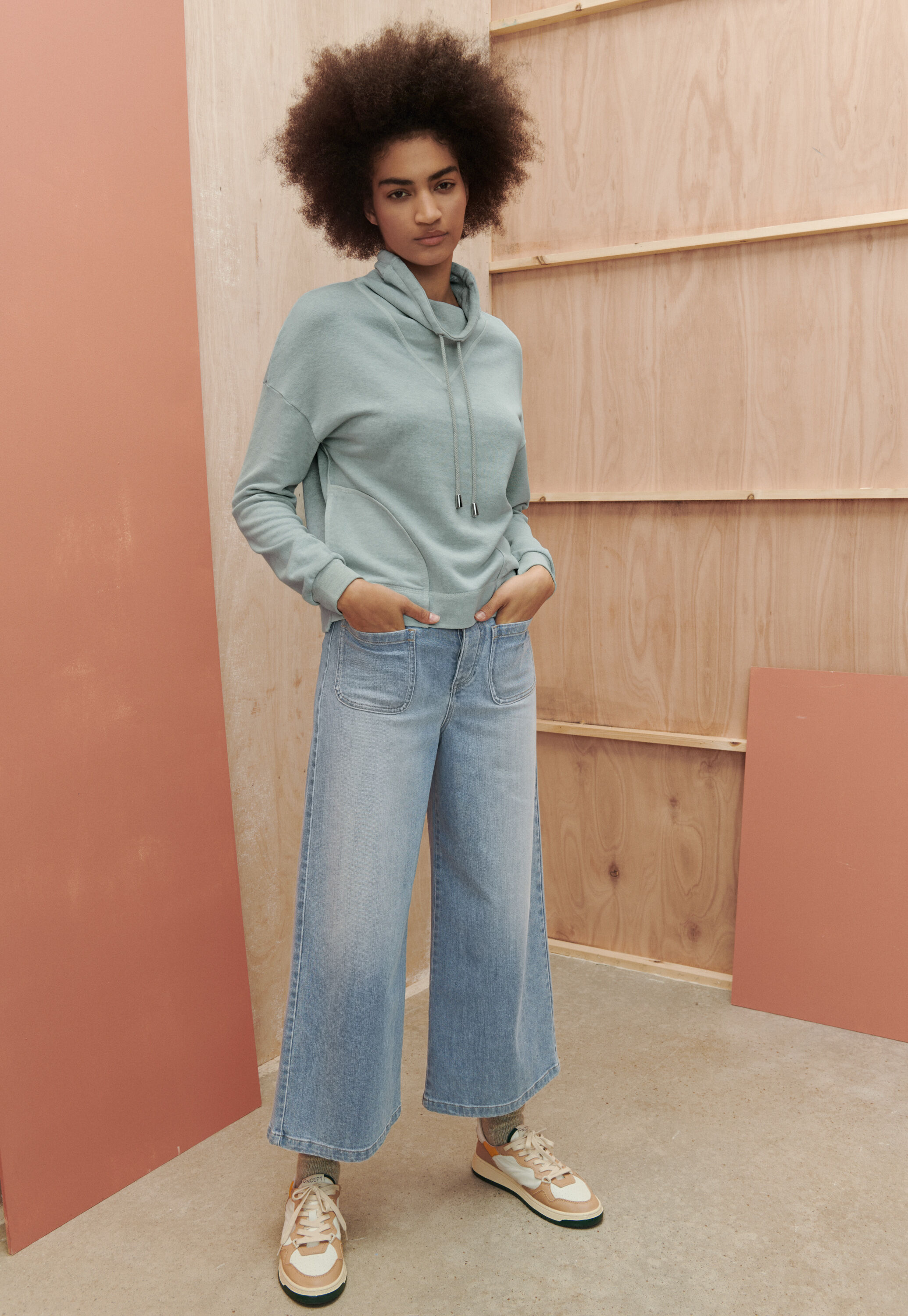 K&uuml;rzere Jeans mit weitem Bein