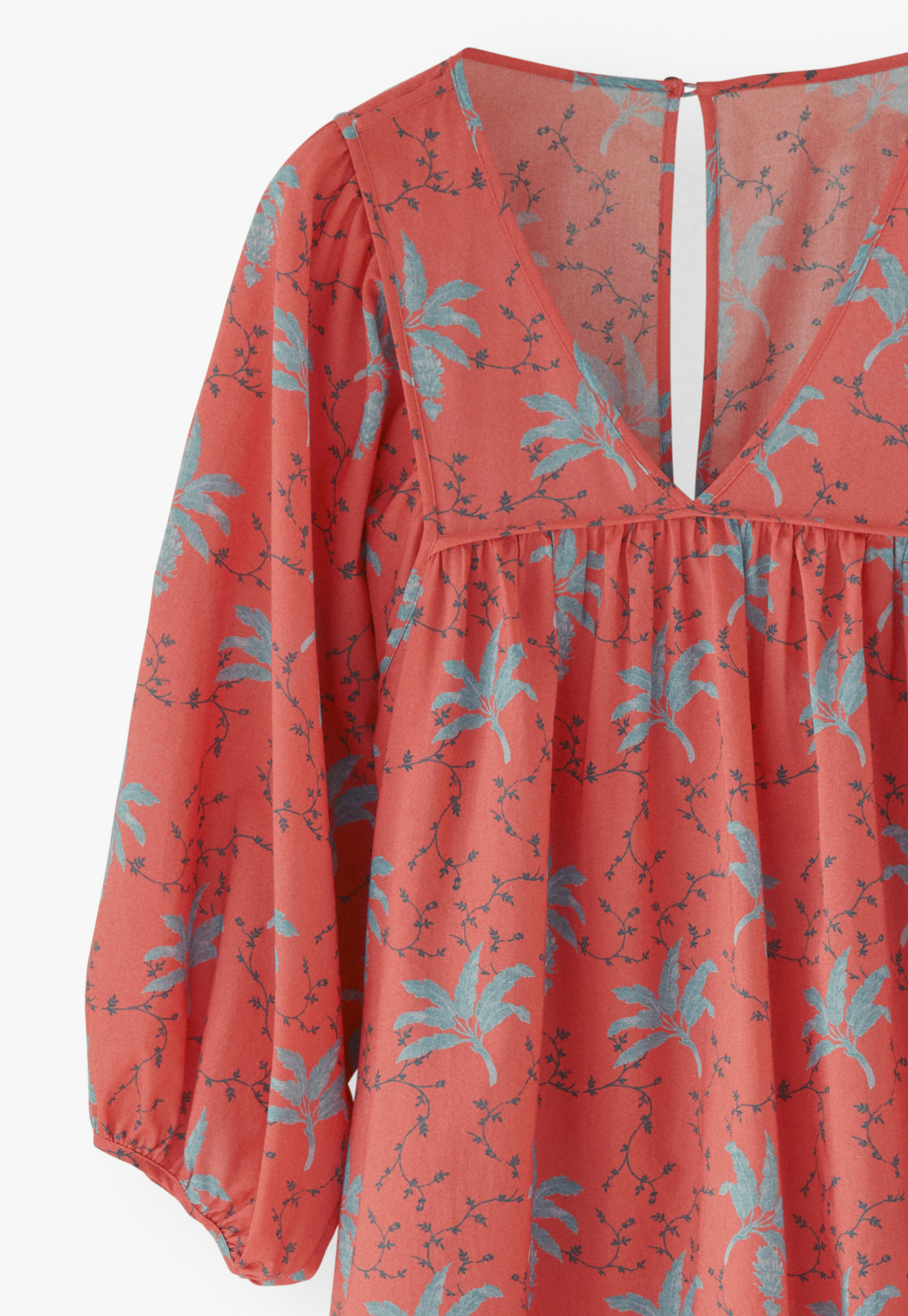 Bedrucktes Kleid mit V-Ausschnitt