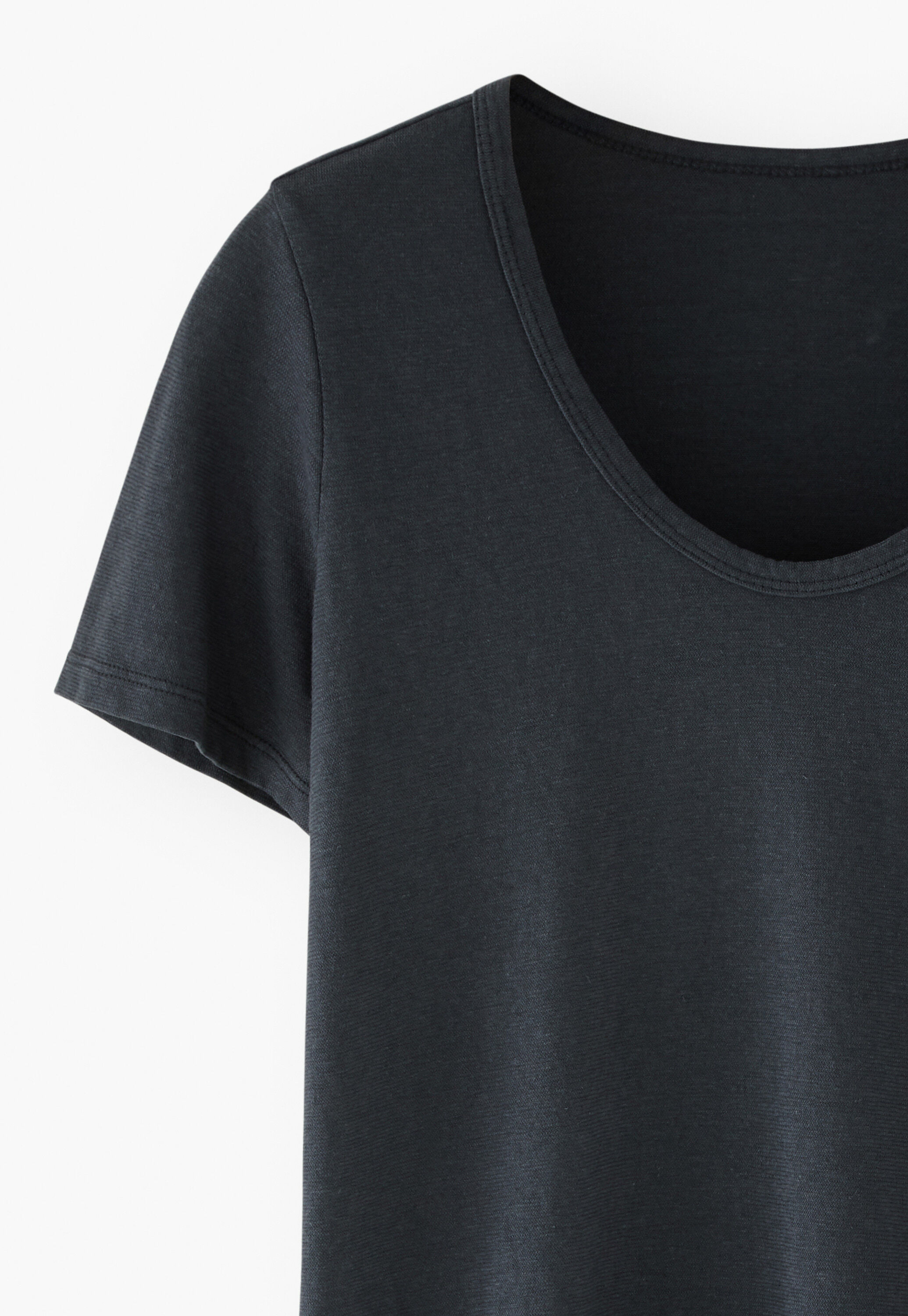 T-Shirt mit U-Ausschnitt