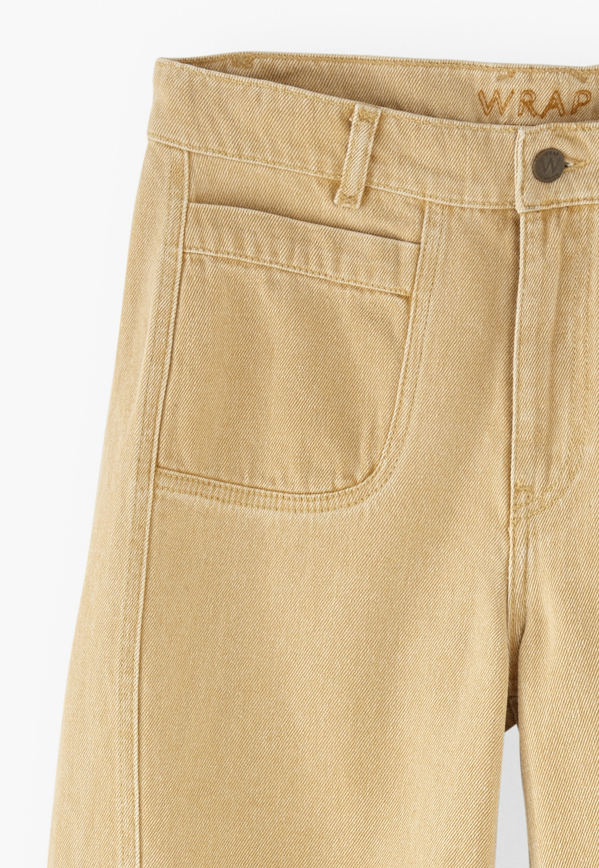 K&uuml;rzere, farbige Jeans
