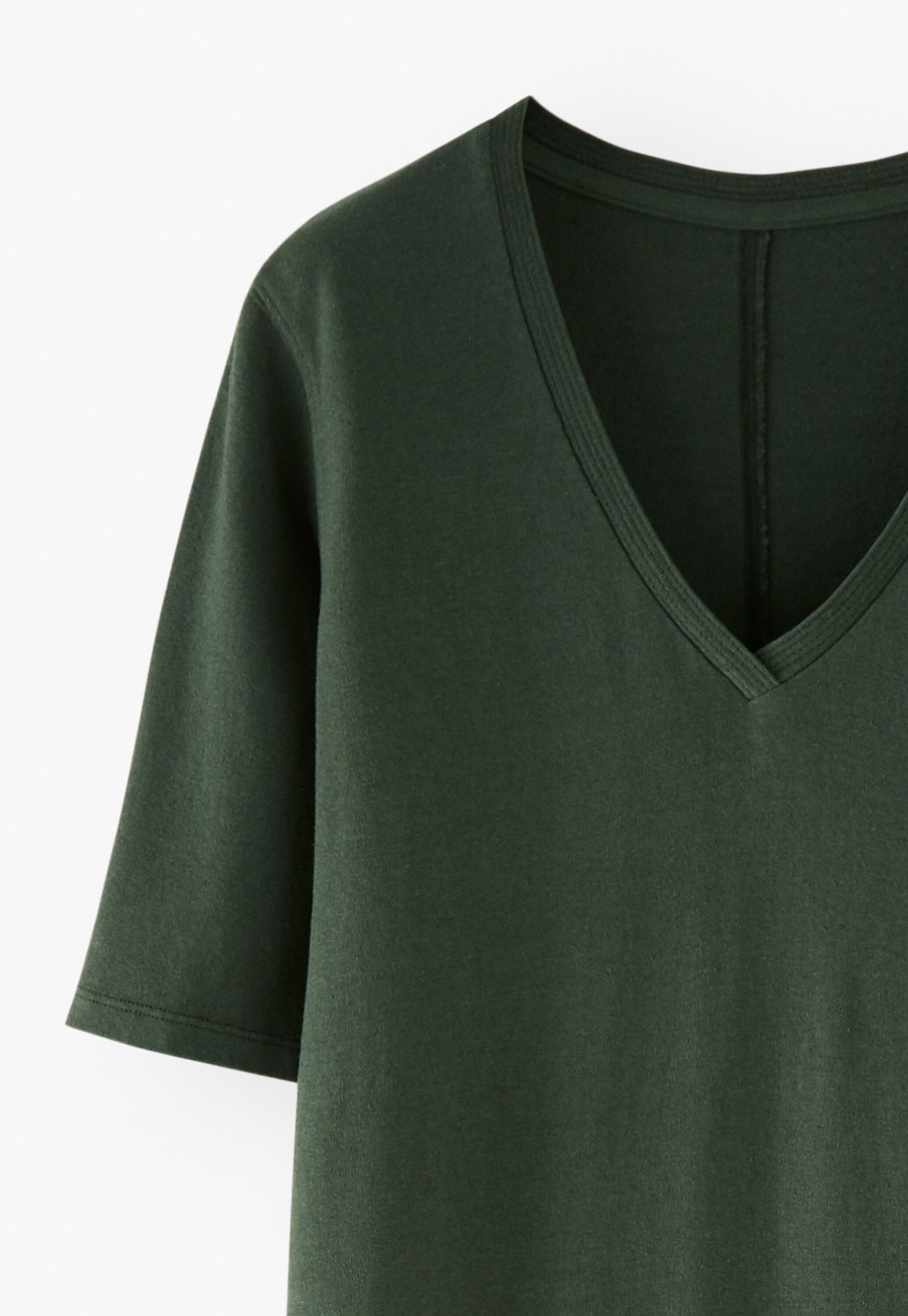 Kleid mit V-Ausschnitt