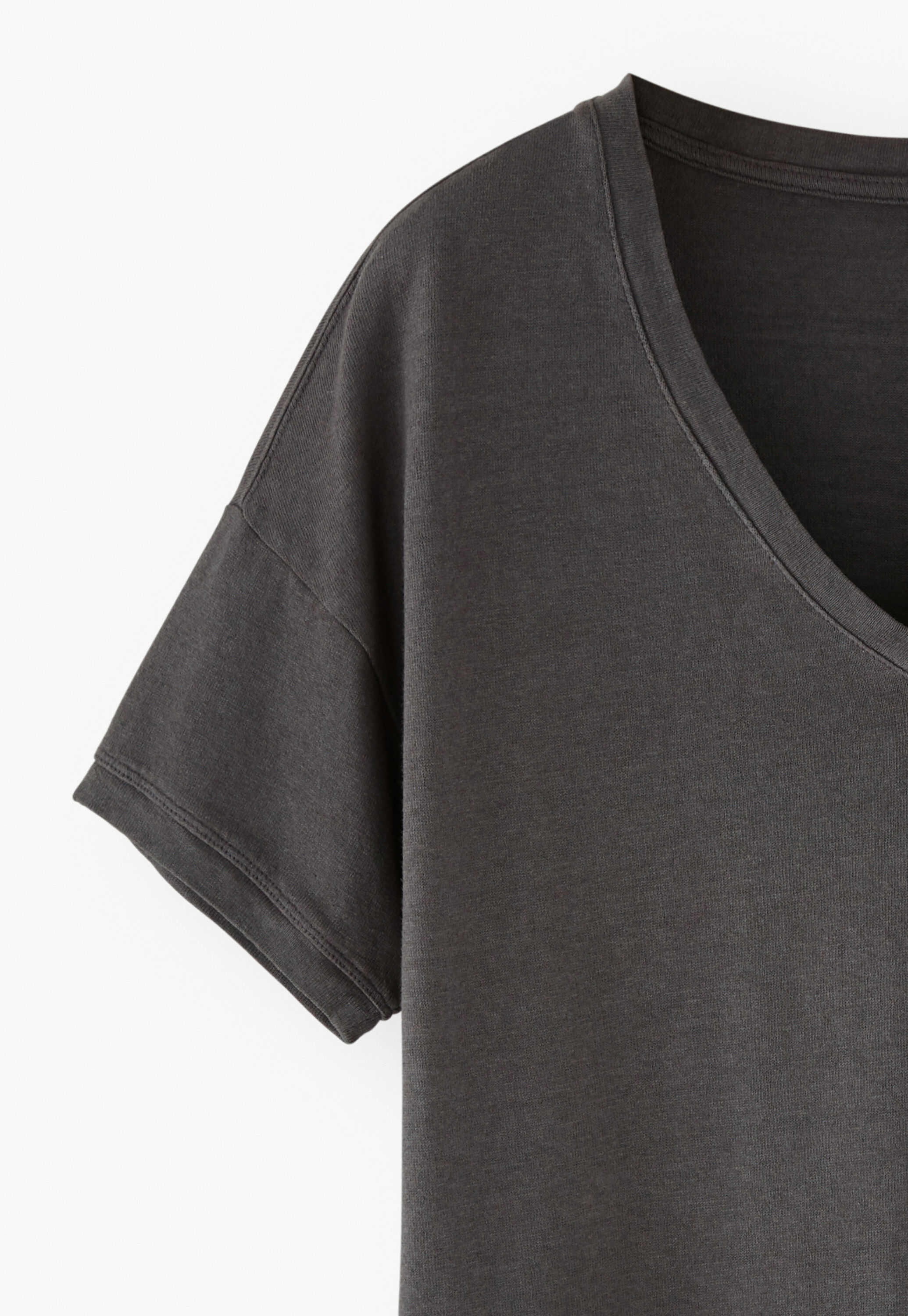 T-Shirt mit V-Ausschnitt