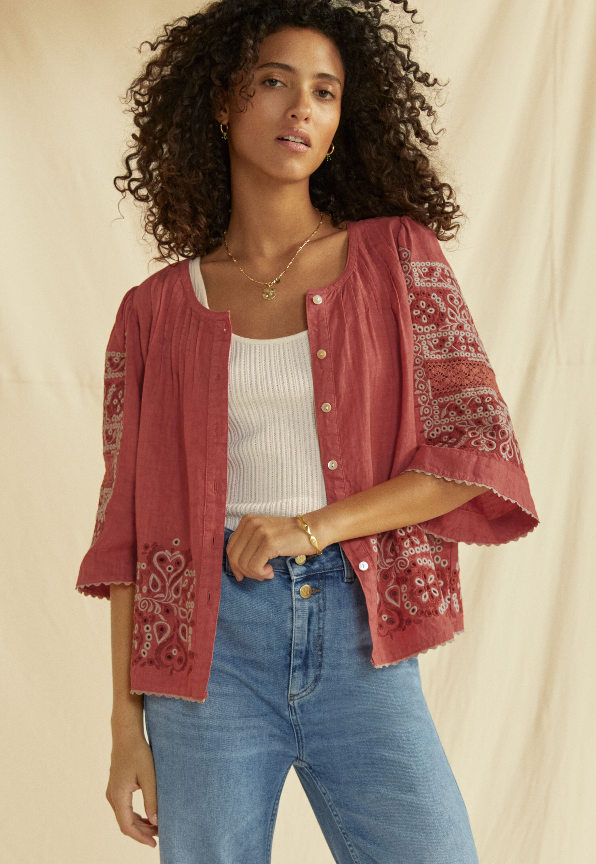 Broderie-Bluse