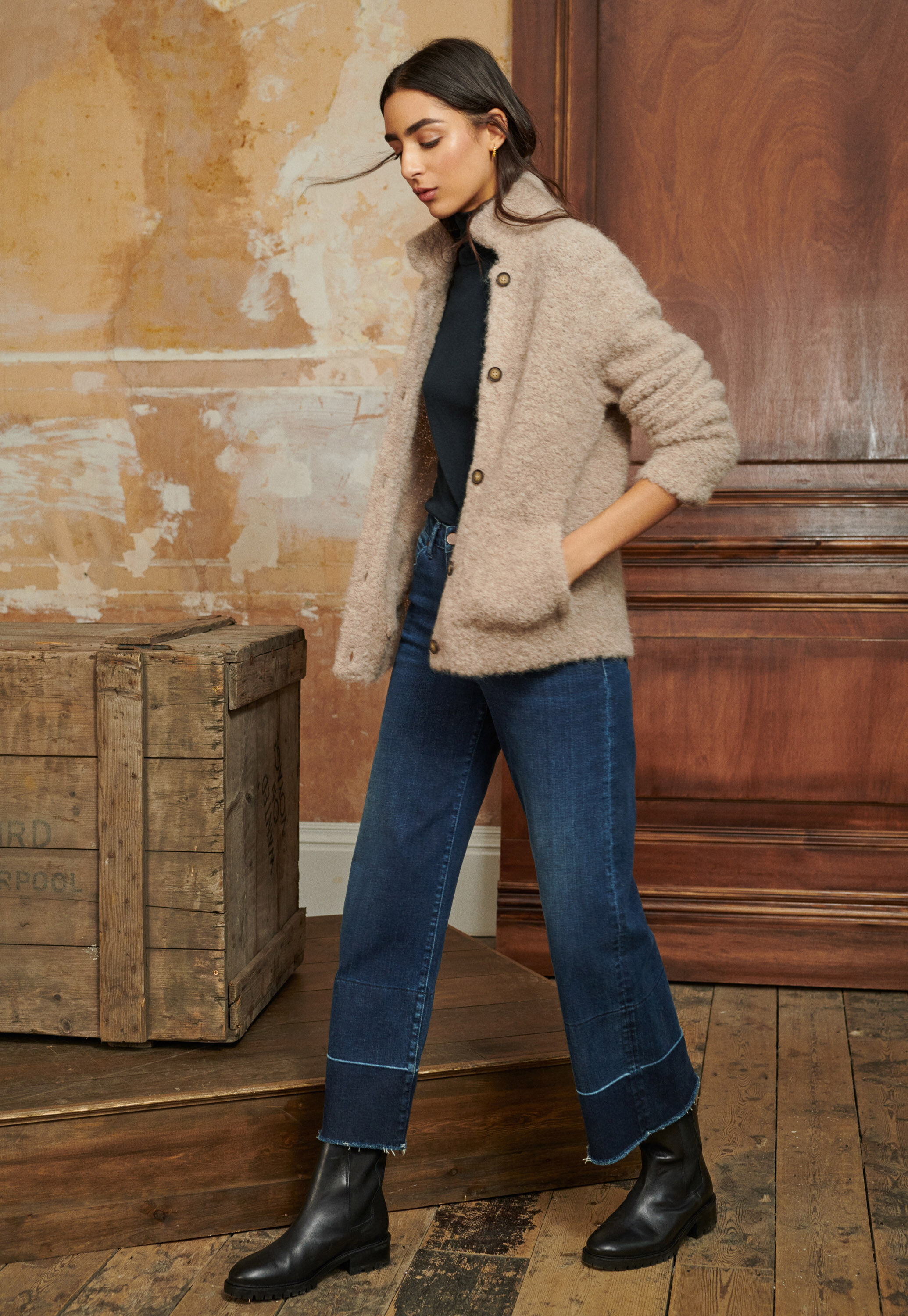 Ausgestellte Jeans mit weitem Bein