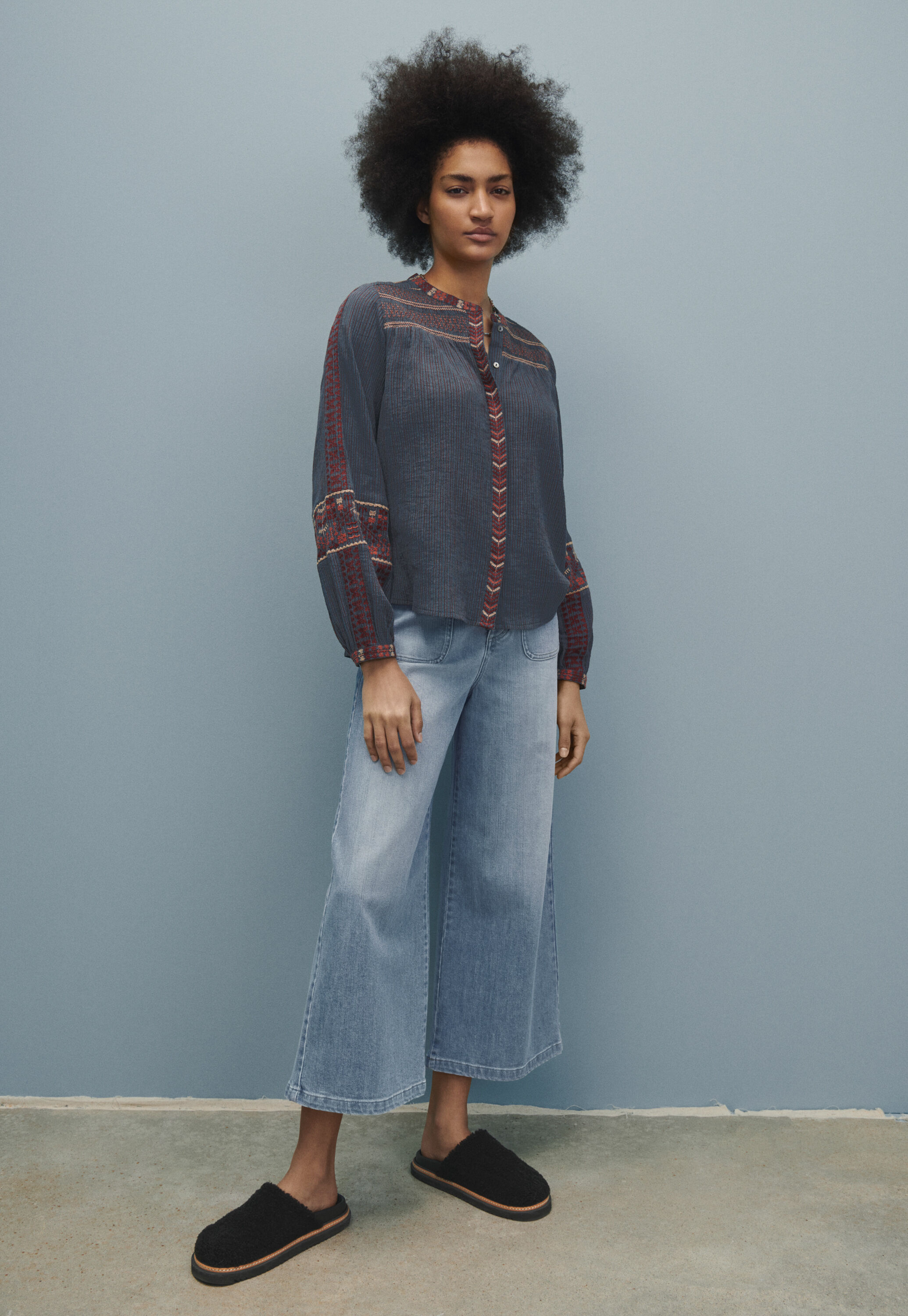 K&uuml;rzere Jeans mit weitem Bein