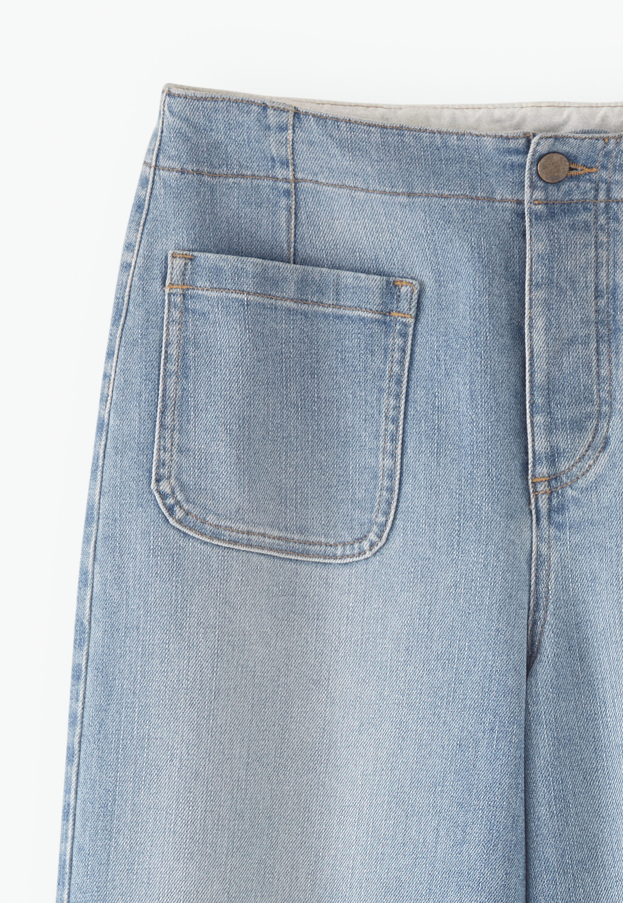 K&uuml;rzere Jeans mit weitem Bein