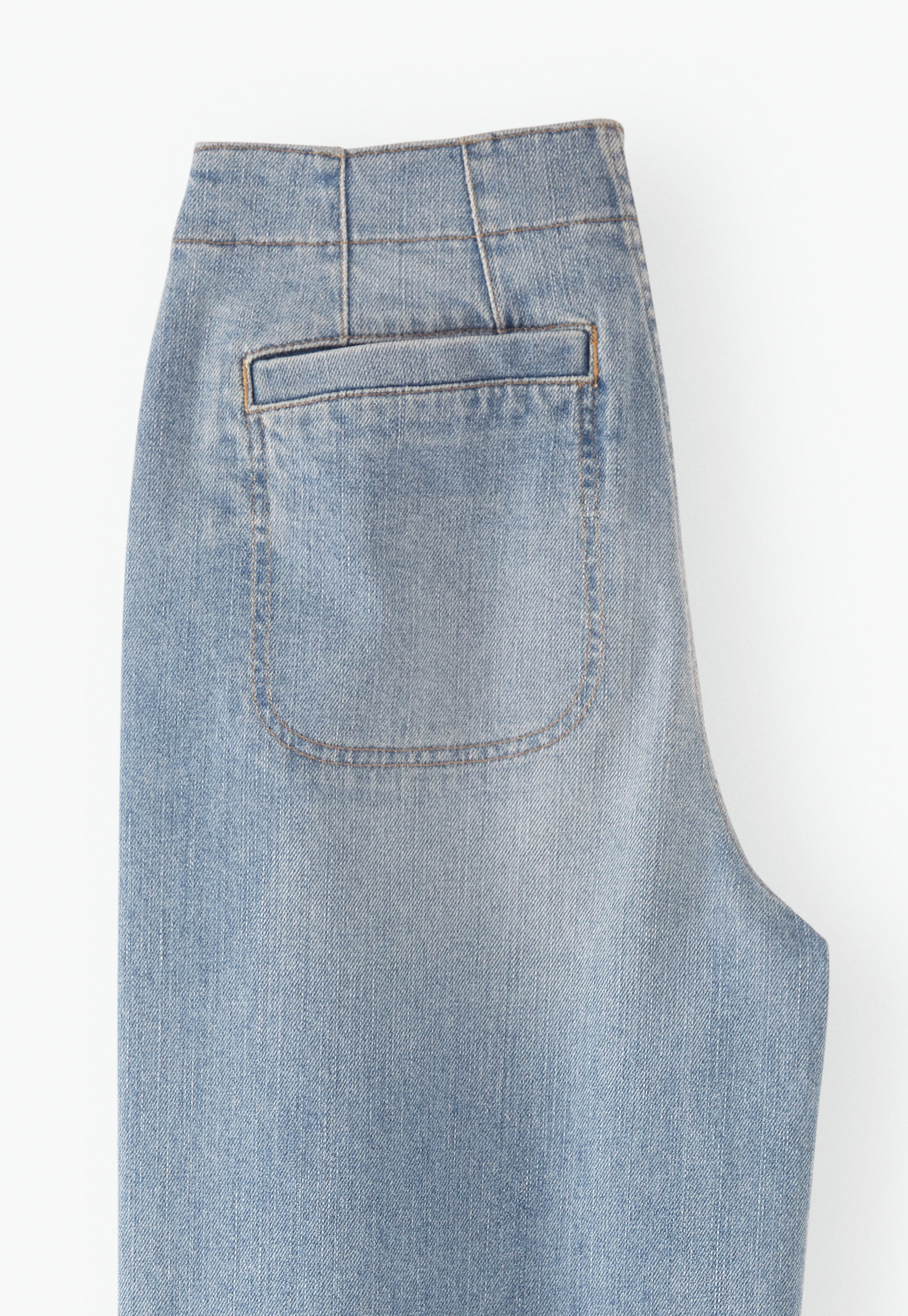K&uuml;rzere Jeans mit weitem Bein