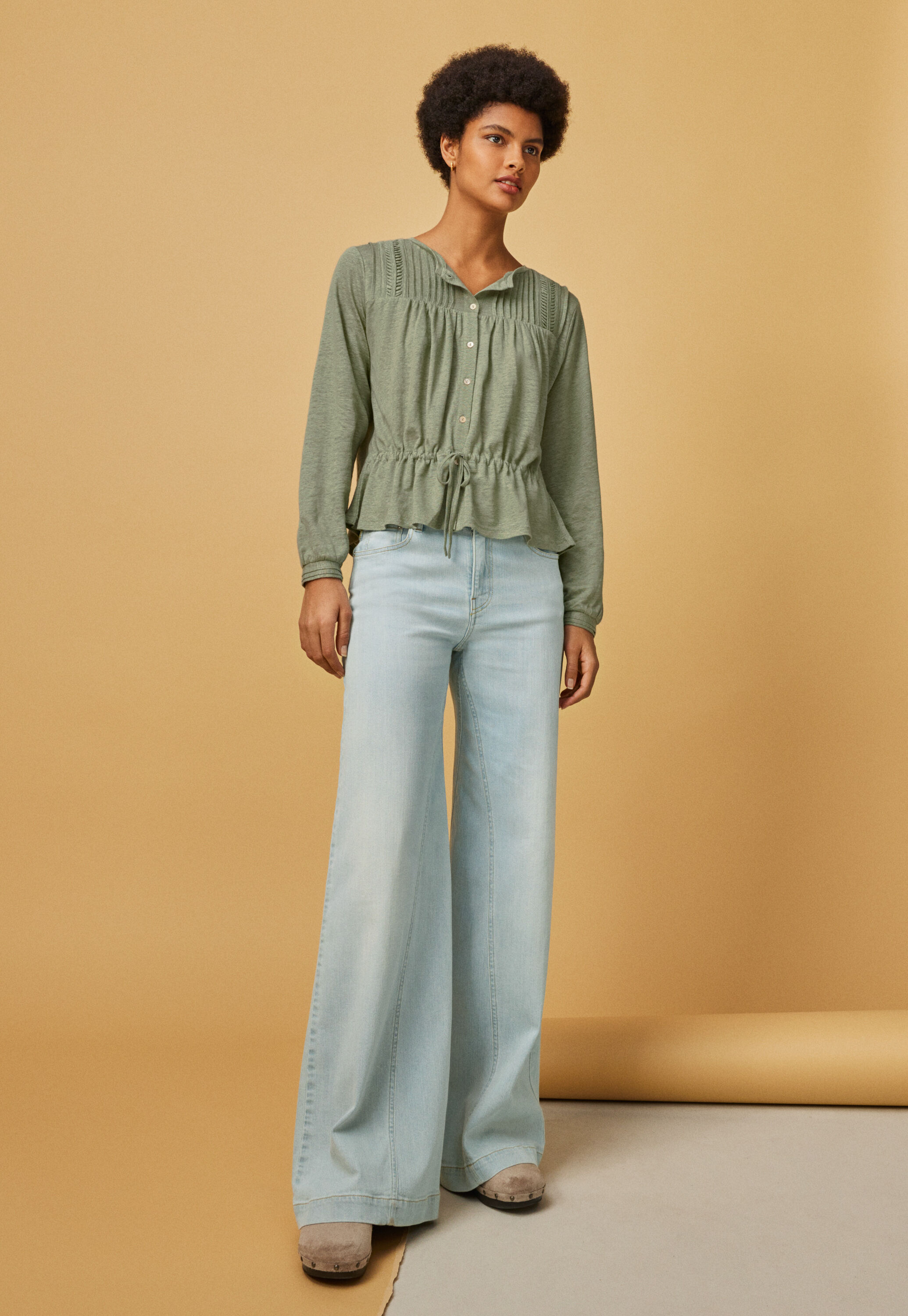 Lange Jeans mit weitem Bein