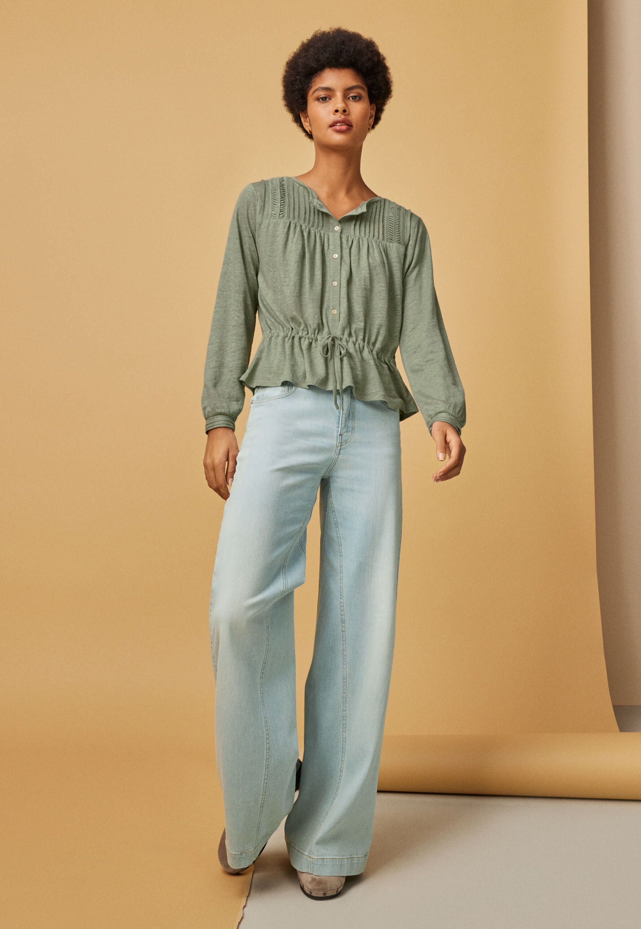 Lange Jeans mit weitem Bein