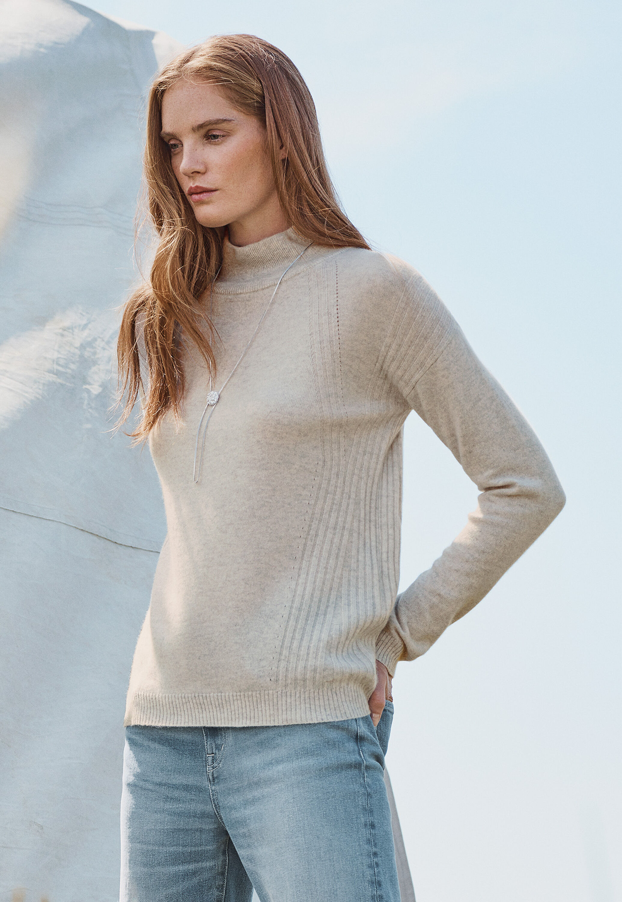 Kaschmirpullover mit hohem Kragen