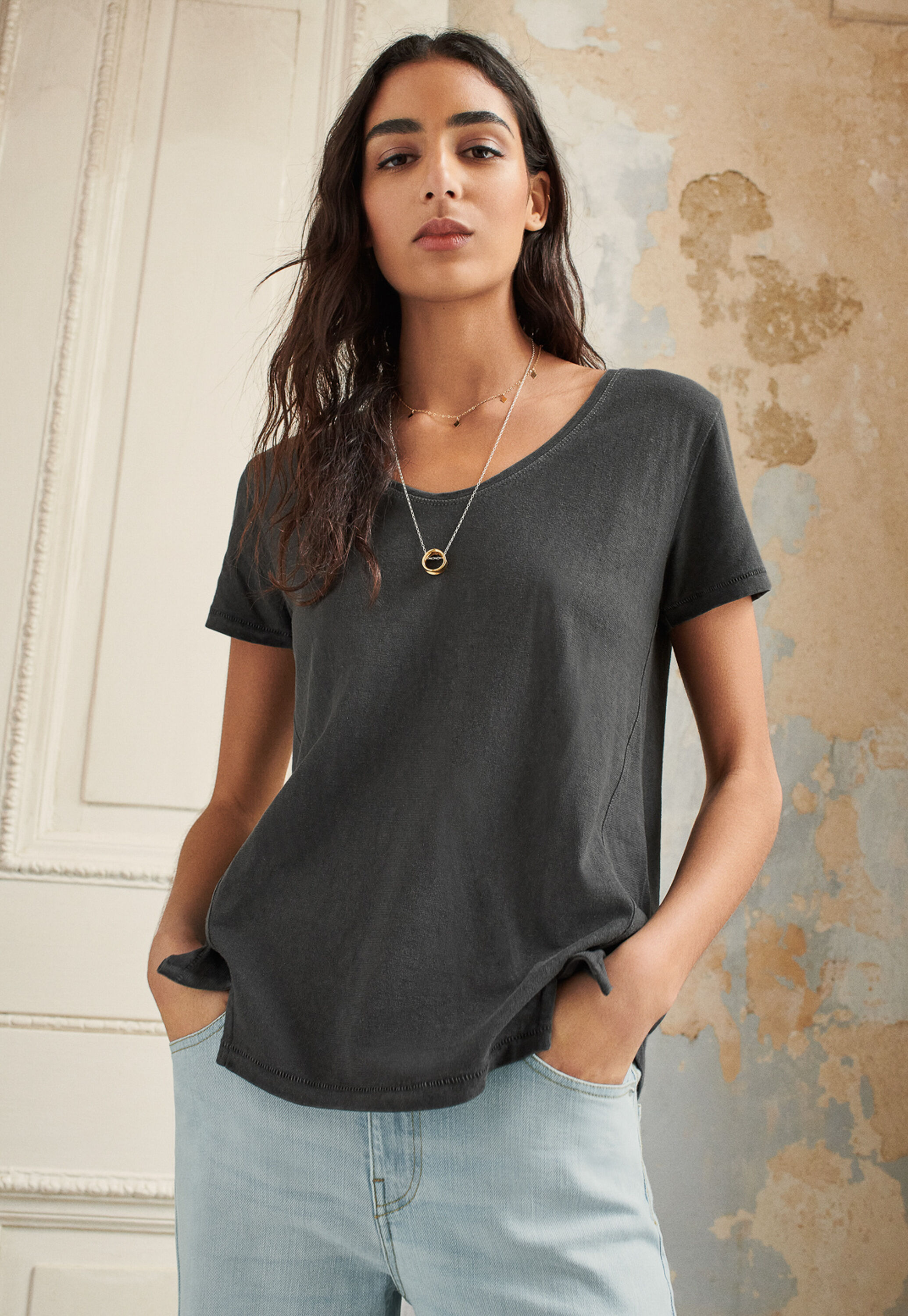 T-Shirt mit U-Ausschnitt