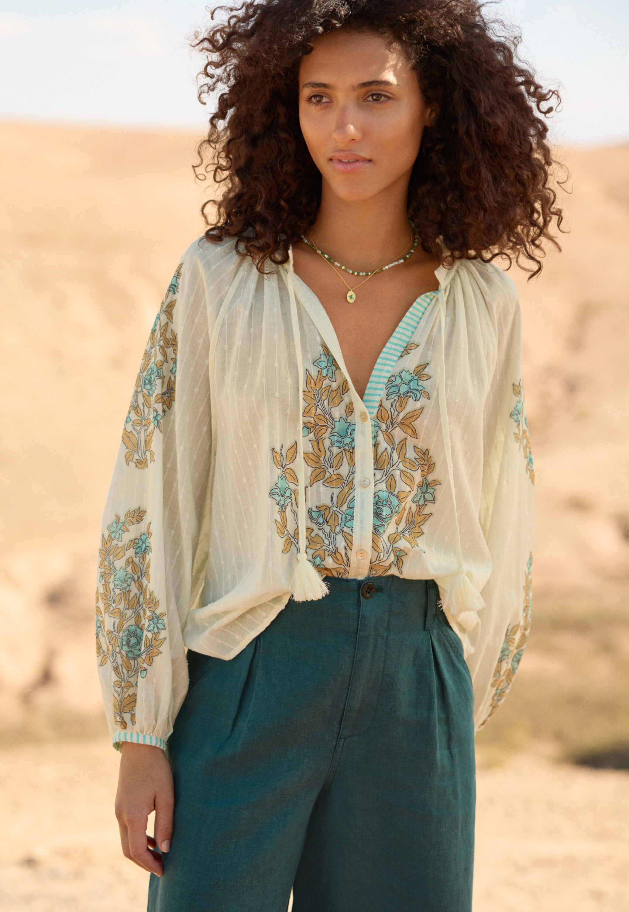 Bedruckte Bluse mit geschlitztem Ausschnitt