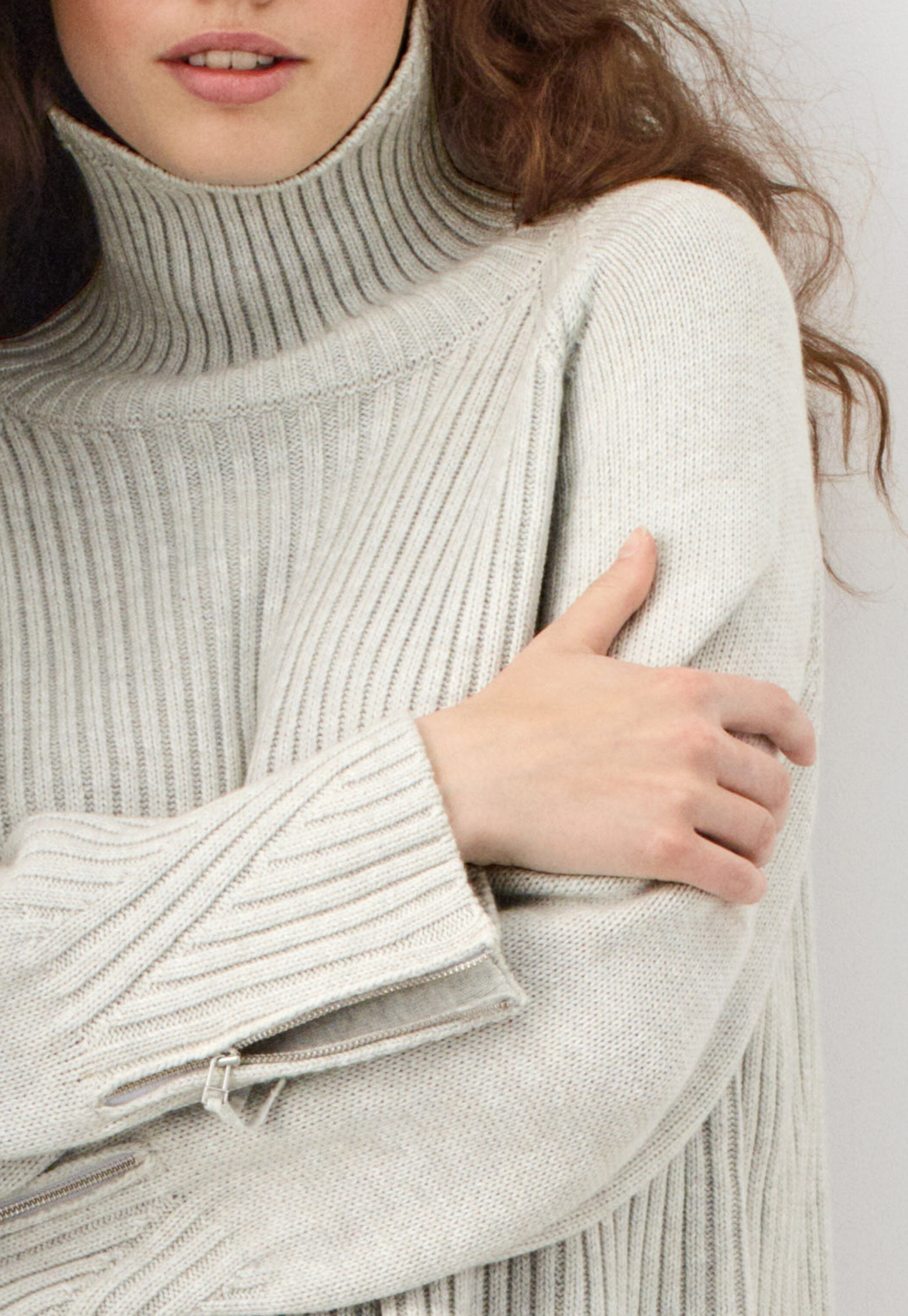 Pullover mit Trichterkragen