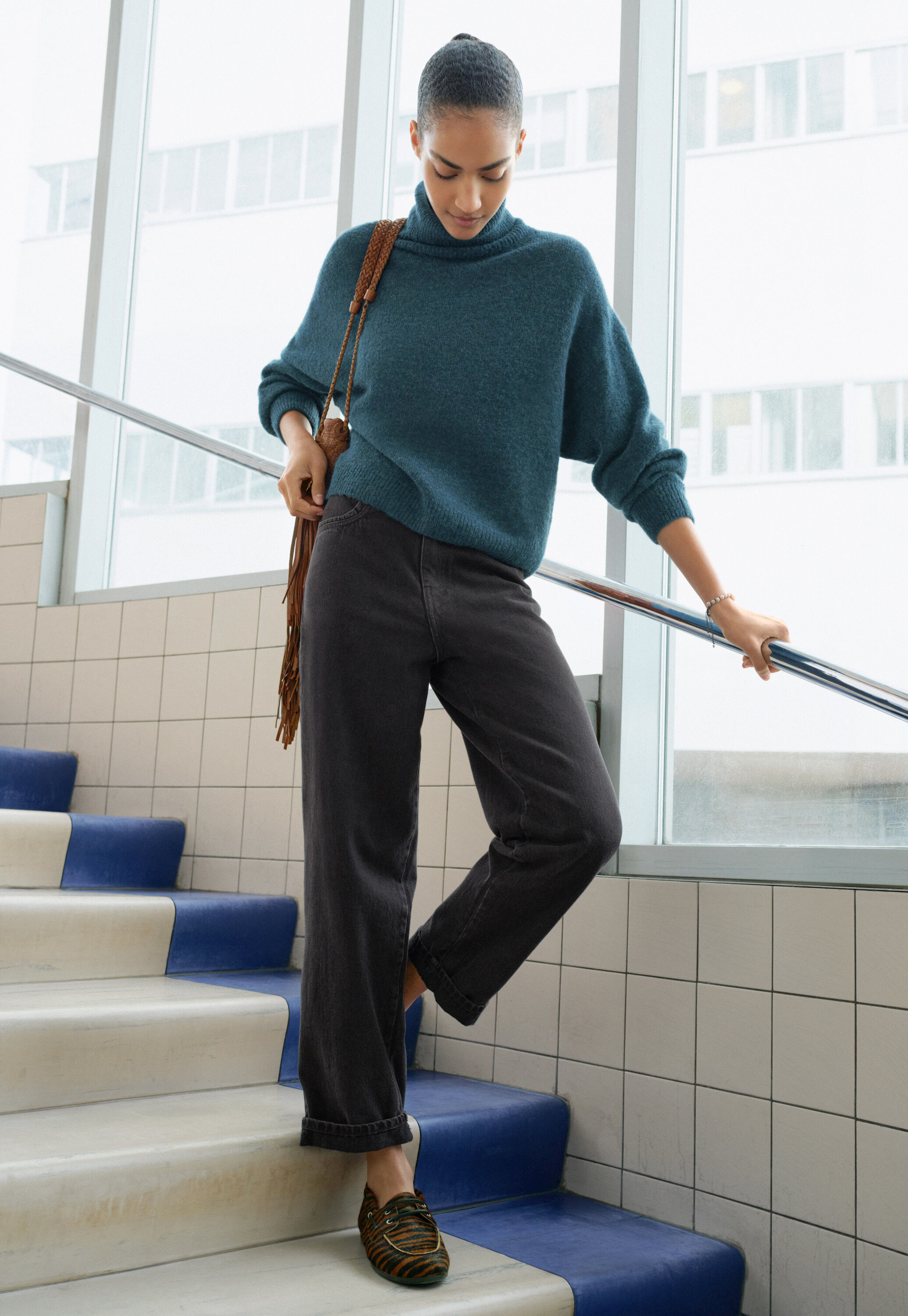 K&uuml;rzer geschnittene Hose mit weitem Bein
