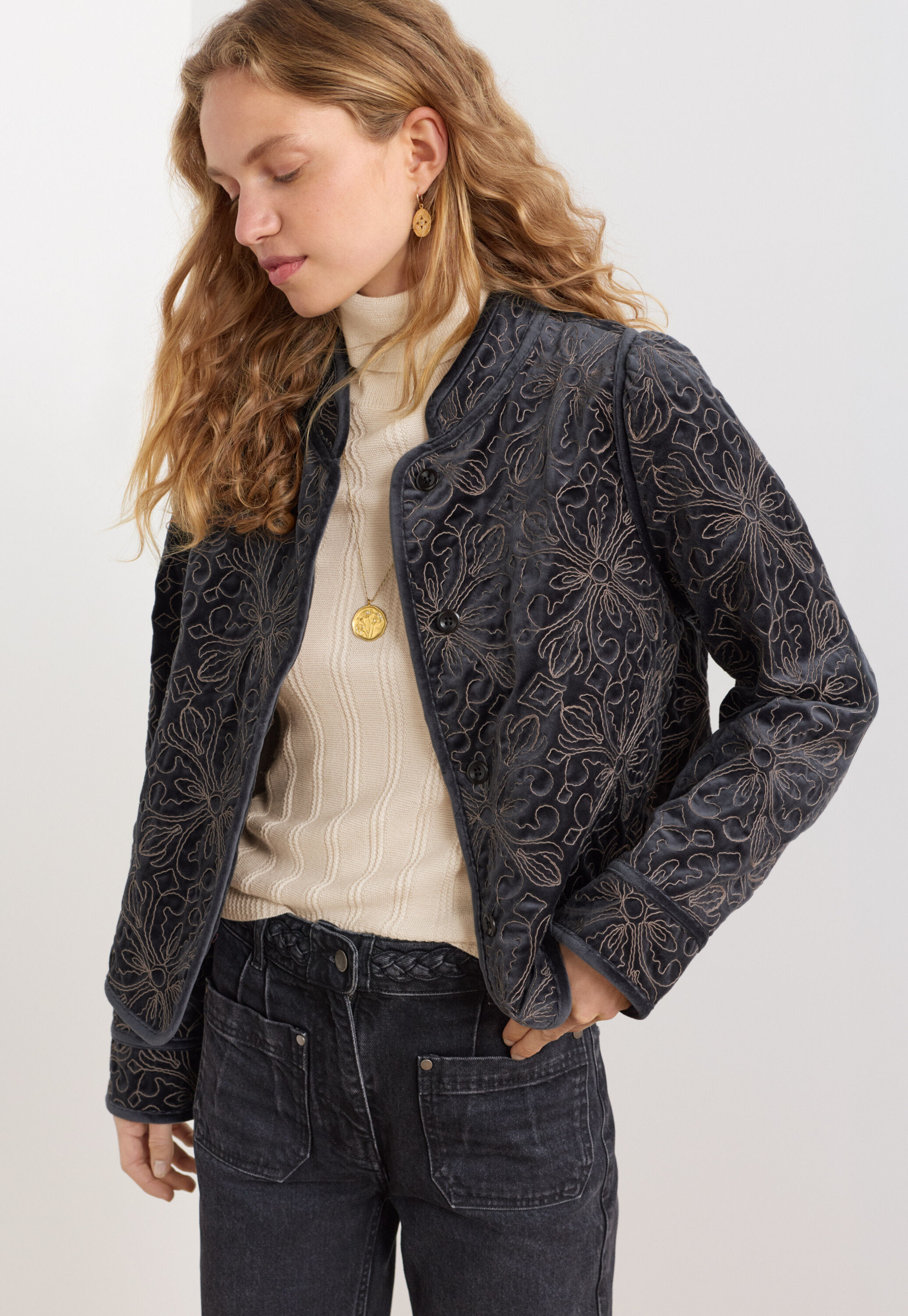 Bestickte Samtjacke, Kohlschwarz, large