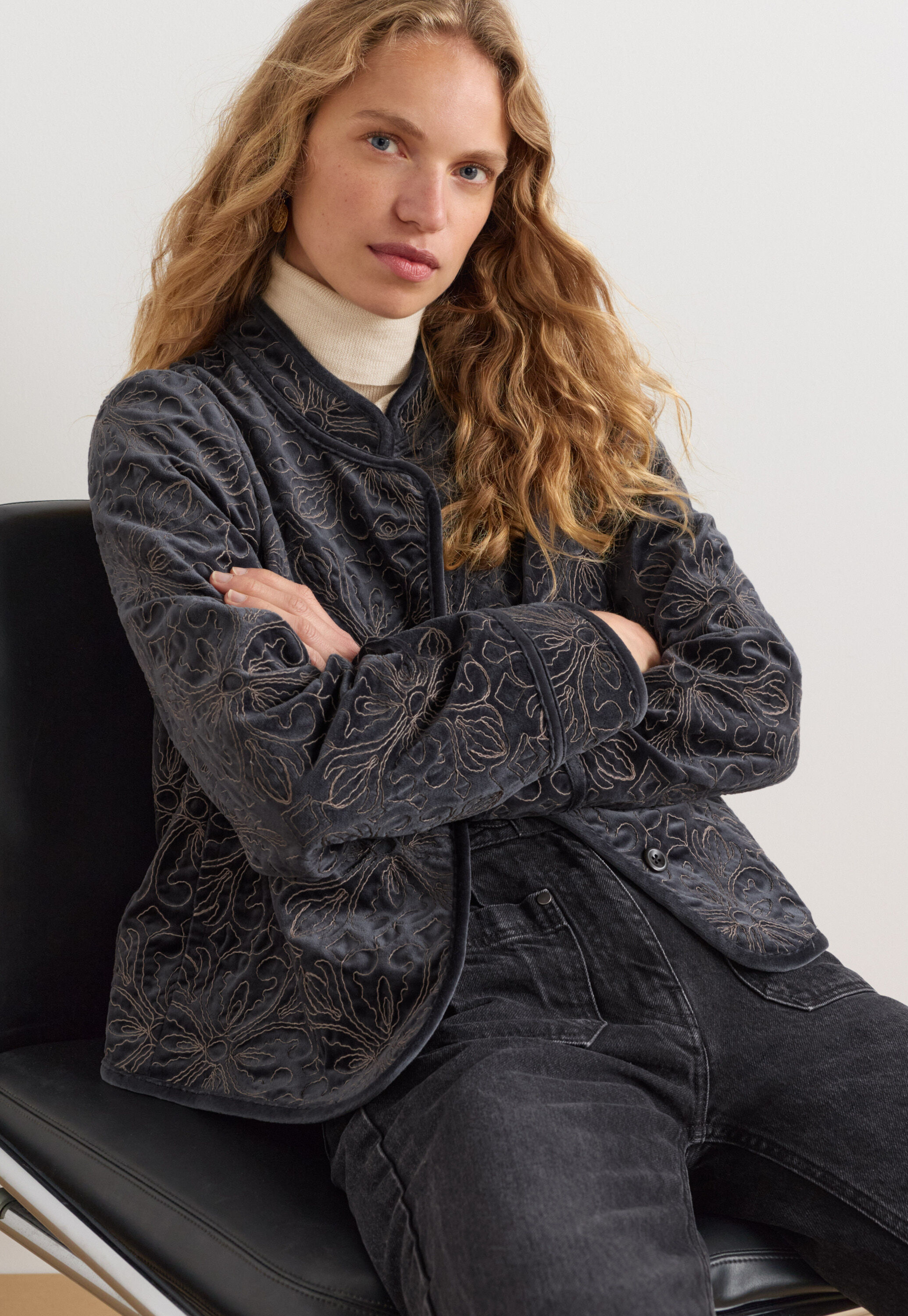 Bestickte Samtjacke, Kohlschwarz, large