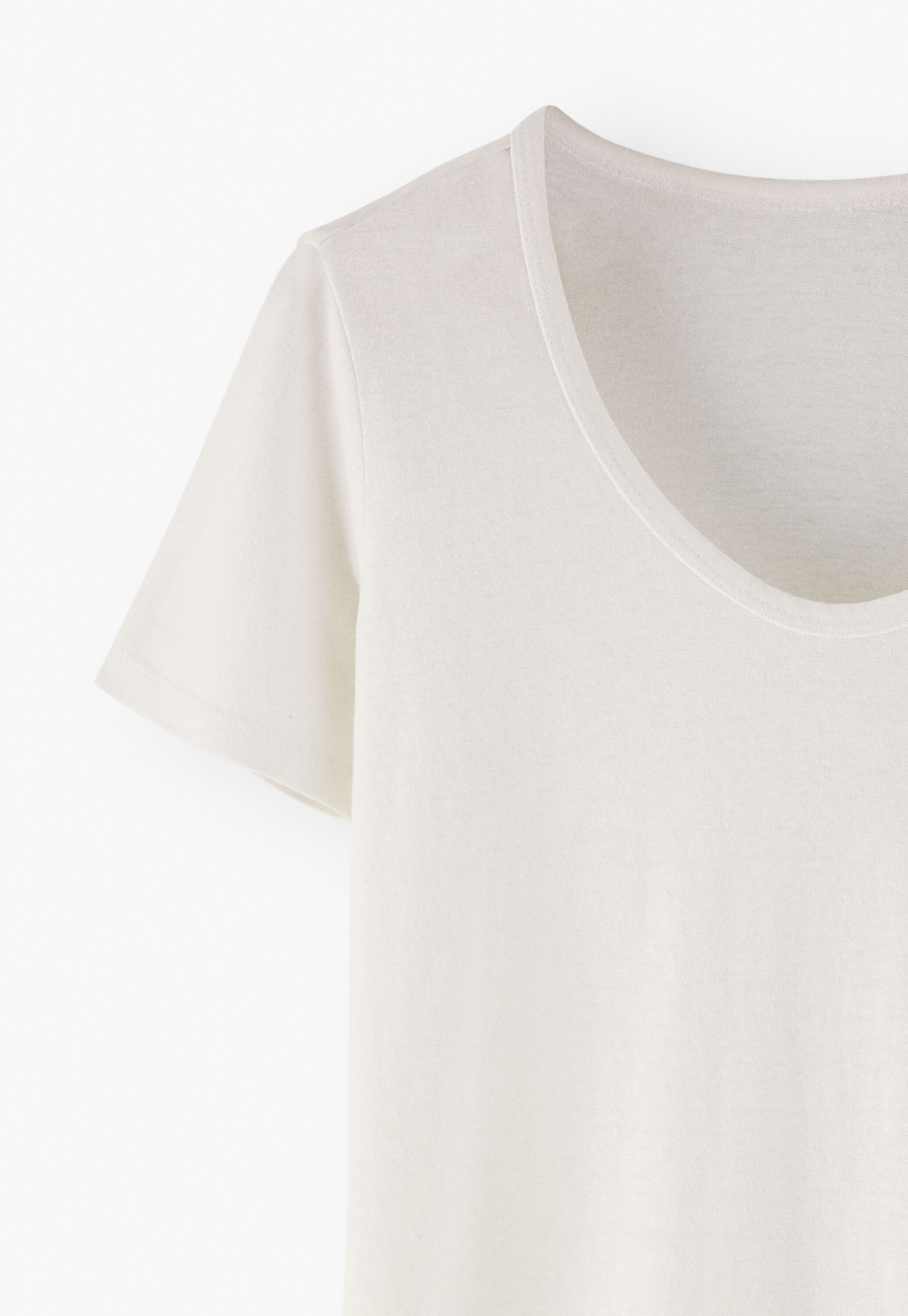 T-Shirt mit U-Ausschnitt