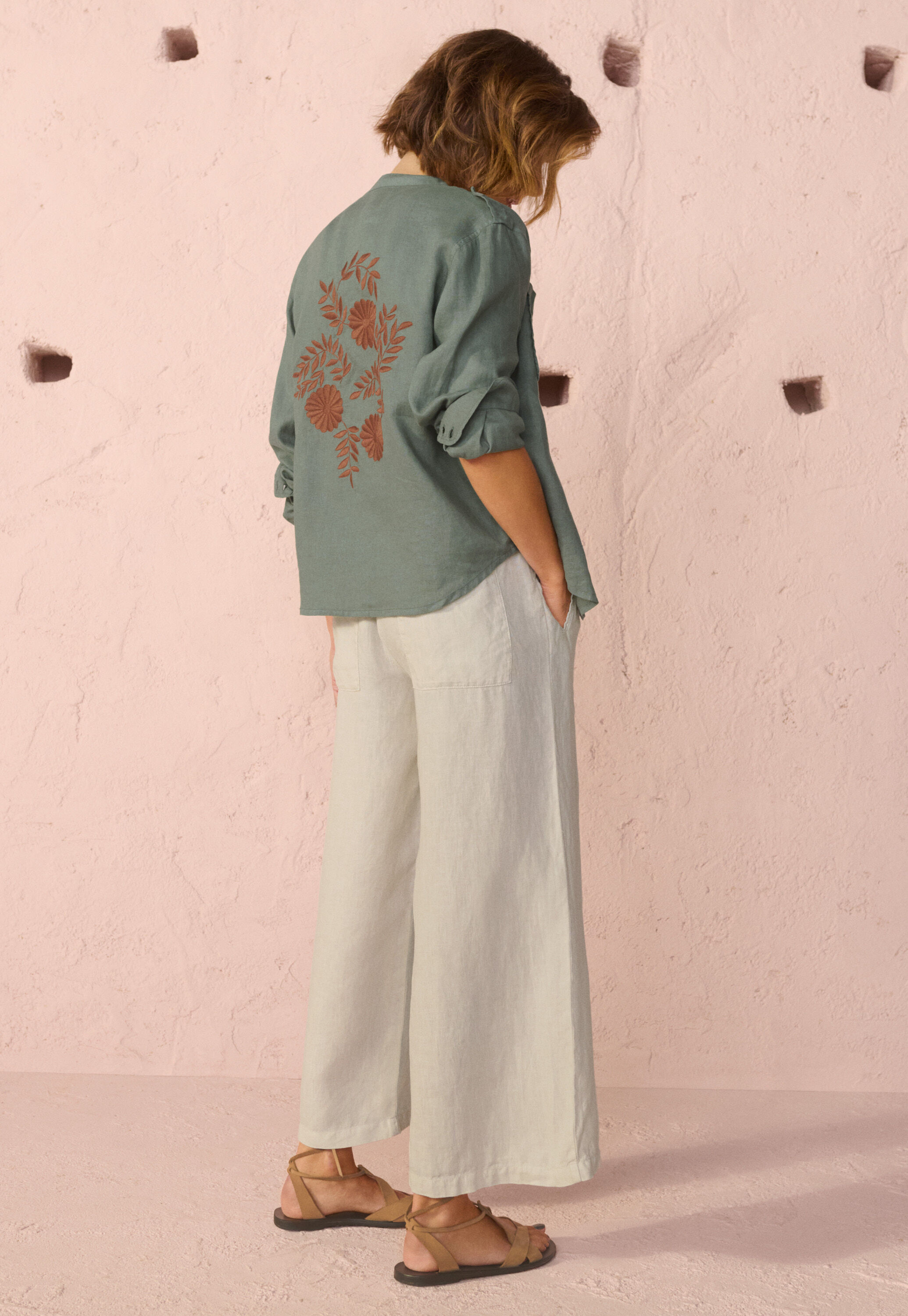 Bluse mit besticktem R&uuml;cken