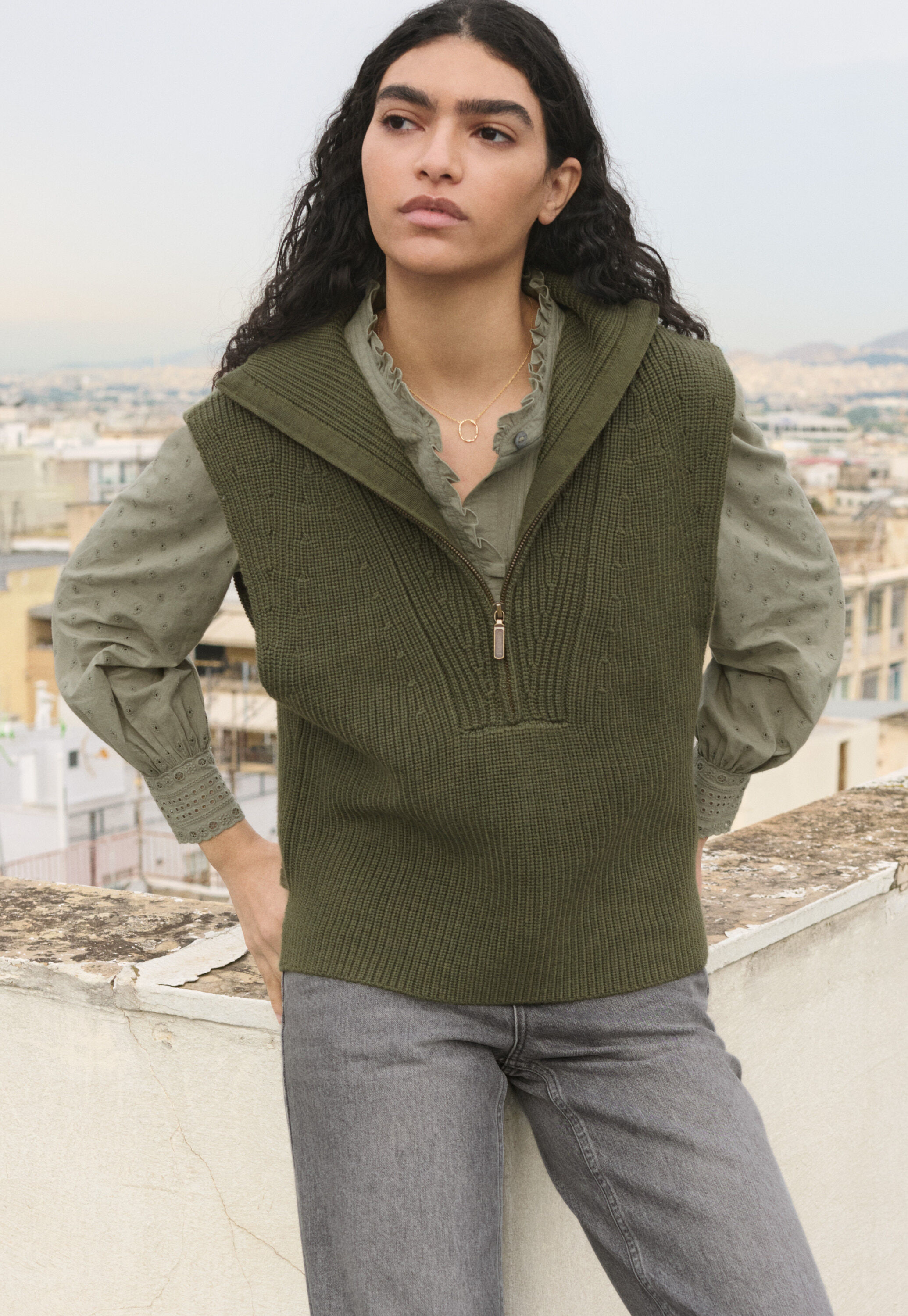 Broderie-Bluse mit R&uuml;schenkragen
