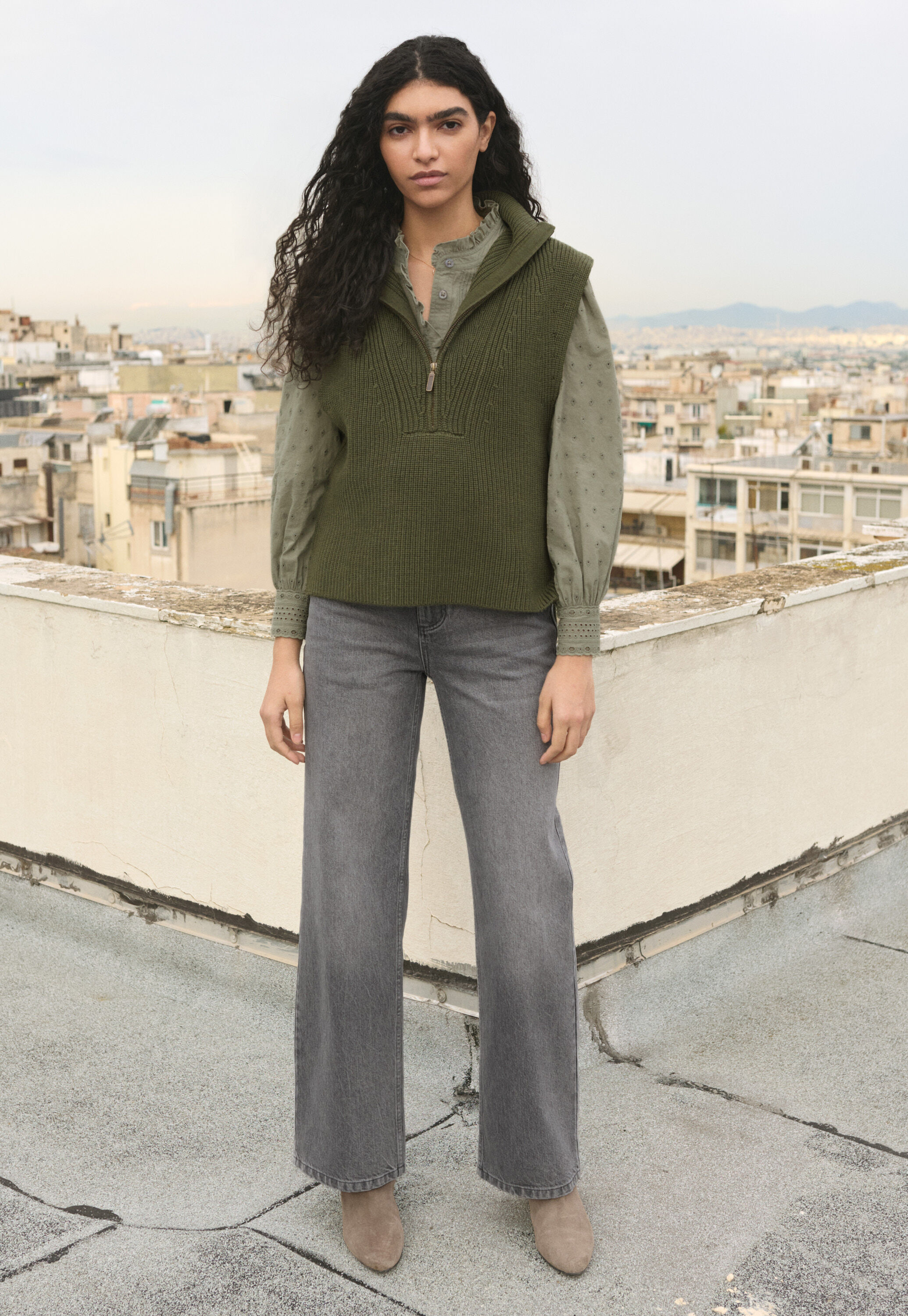 Broderie-Bluse mit R&uuml;schenkragen