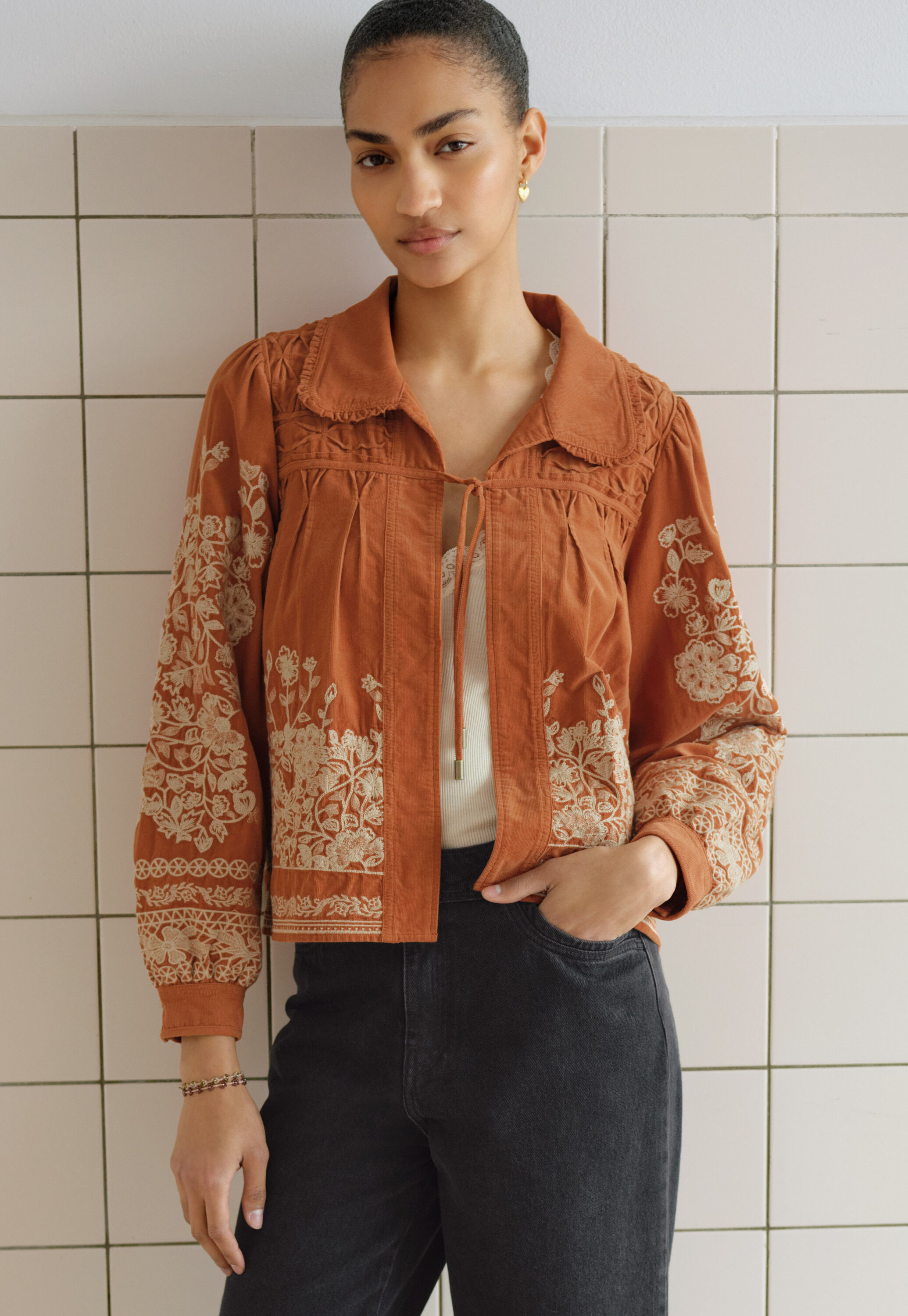 Bestickte Cordjacke