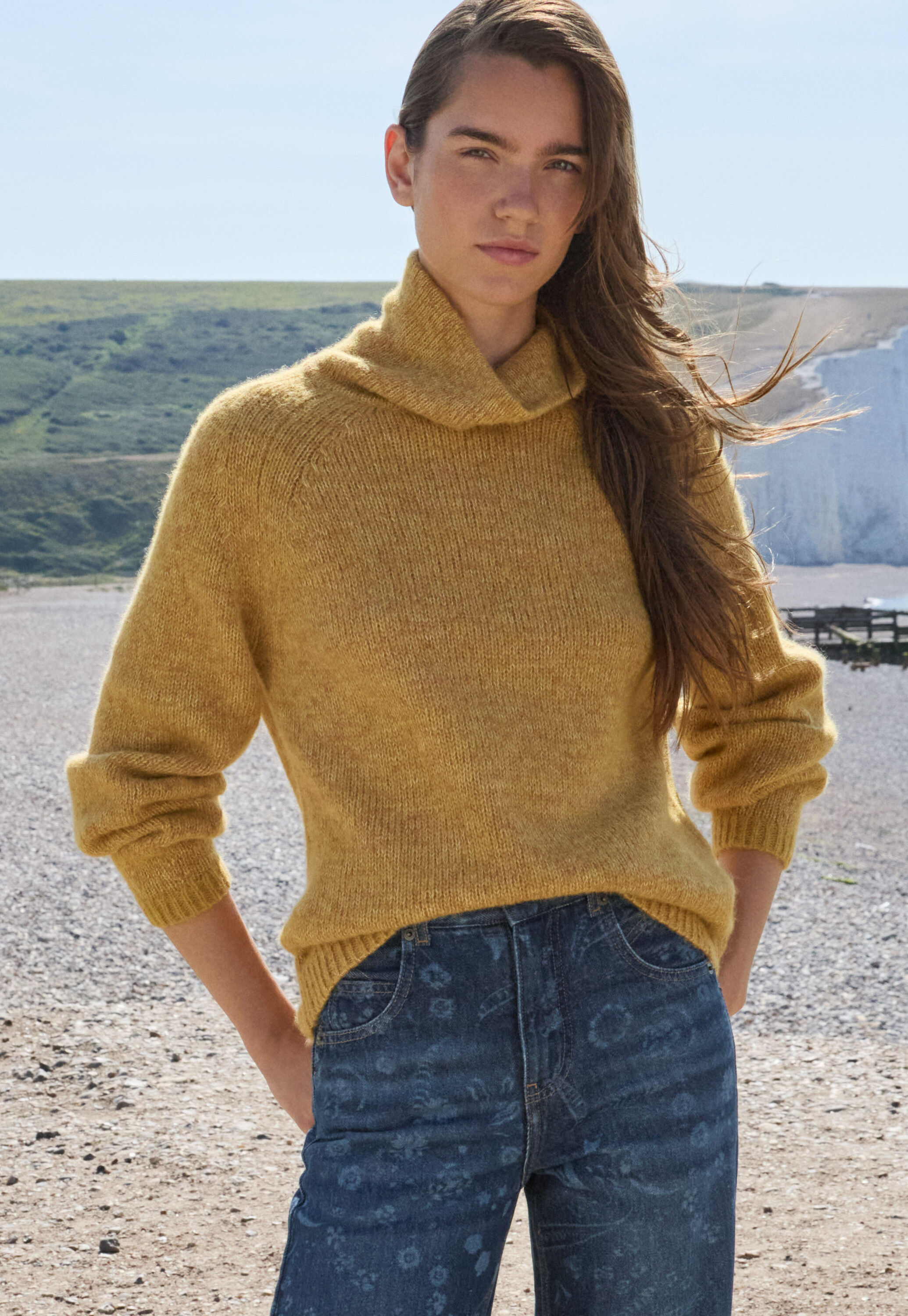 Raglanpullover mit hohem Kragen