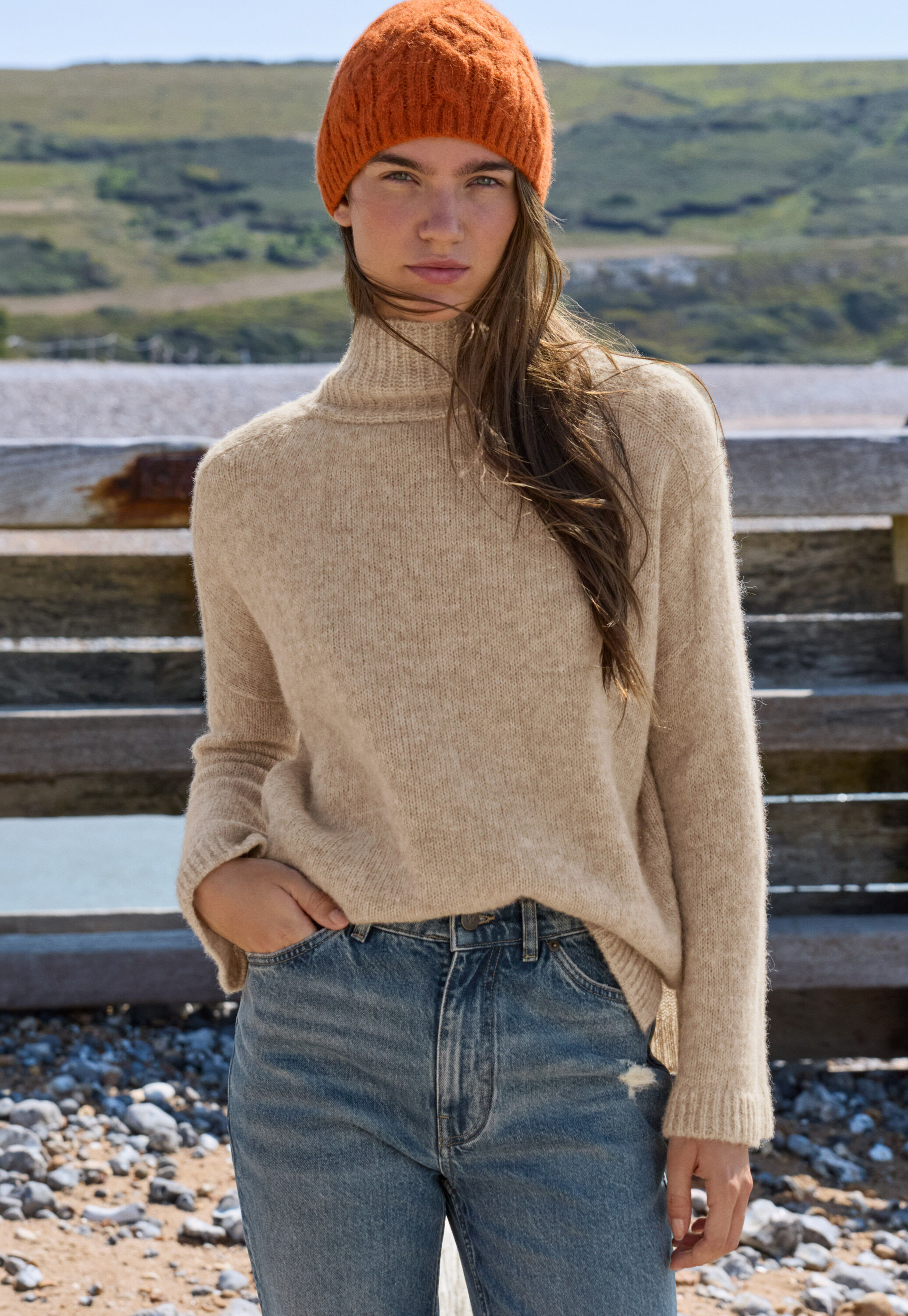 Jeans mit geschlitztem Saum