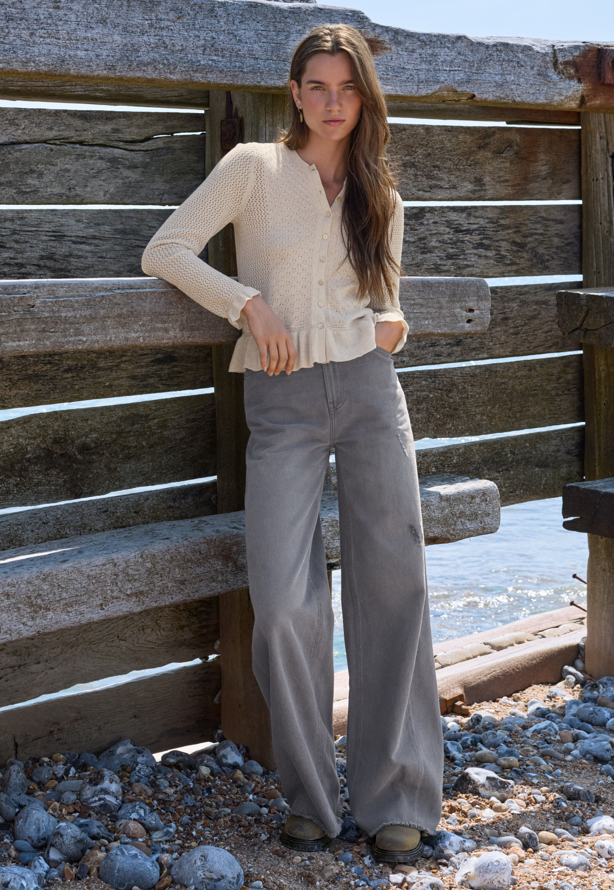 Jeans mit geschlitztem Saum